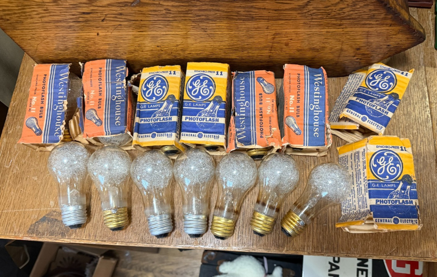 Lot of 13 Vintage Westinghouse and GE Photoflash No.11 Bulbs