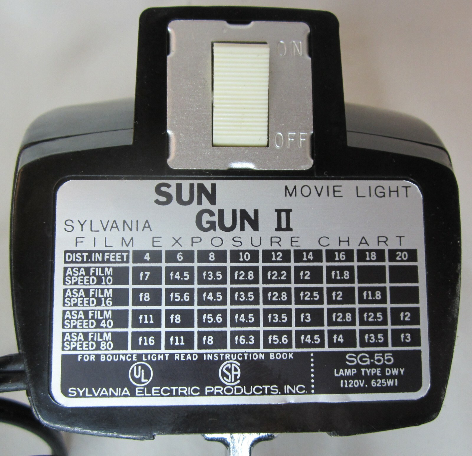 1962 Sylvania Sun Gun II Movie Light DWY Lamp 3400K 110V Fold Down Bracket
