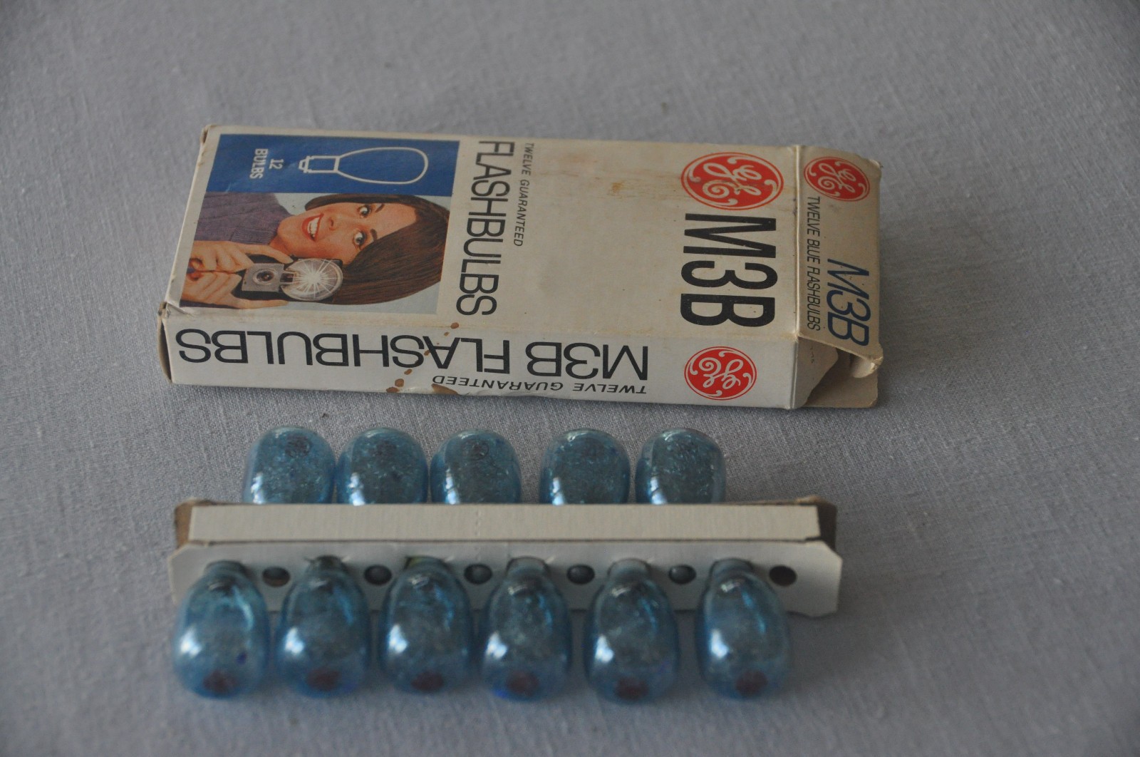 Vintage GE M3B Blue Flashbulbs, 11 Bulbs