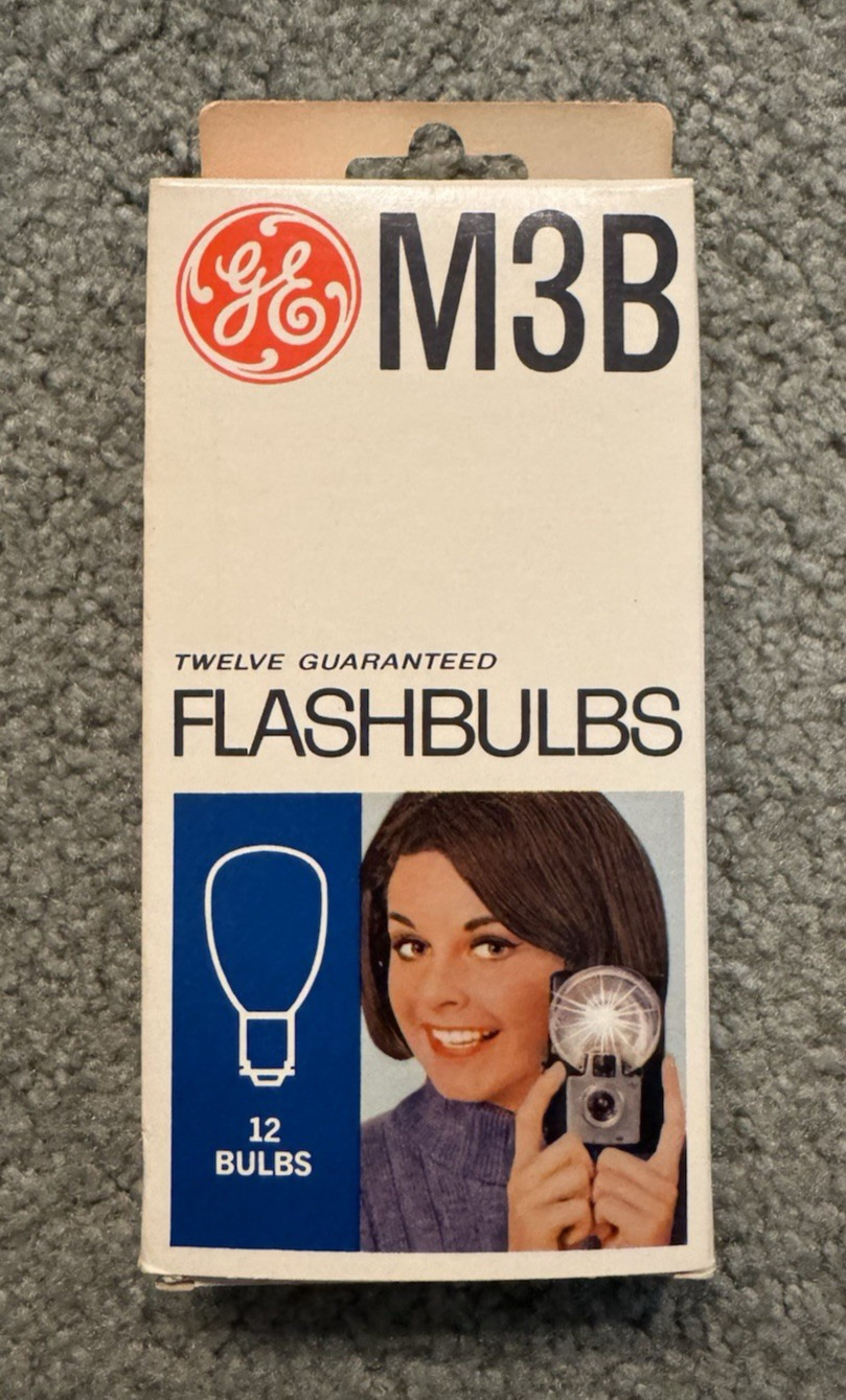 Vintage ~ General Electric (GE) ~ M3B Flashbulbs ~ Box of 12 Peanut Bulbs