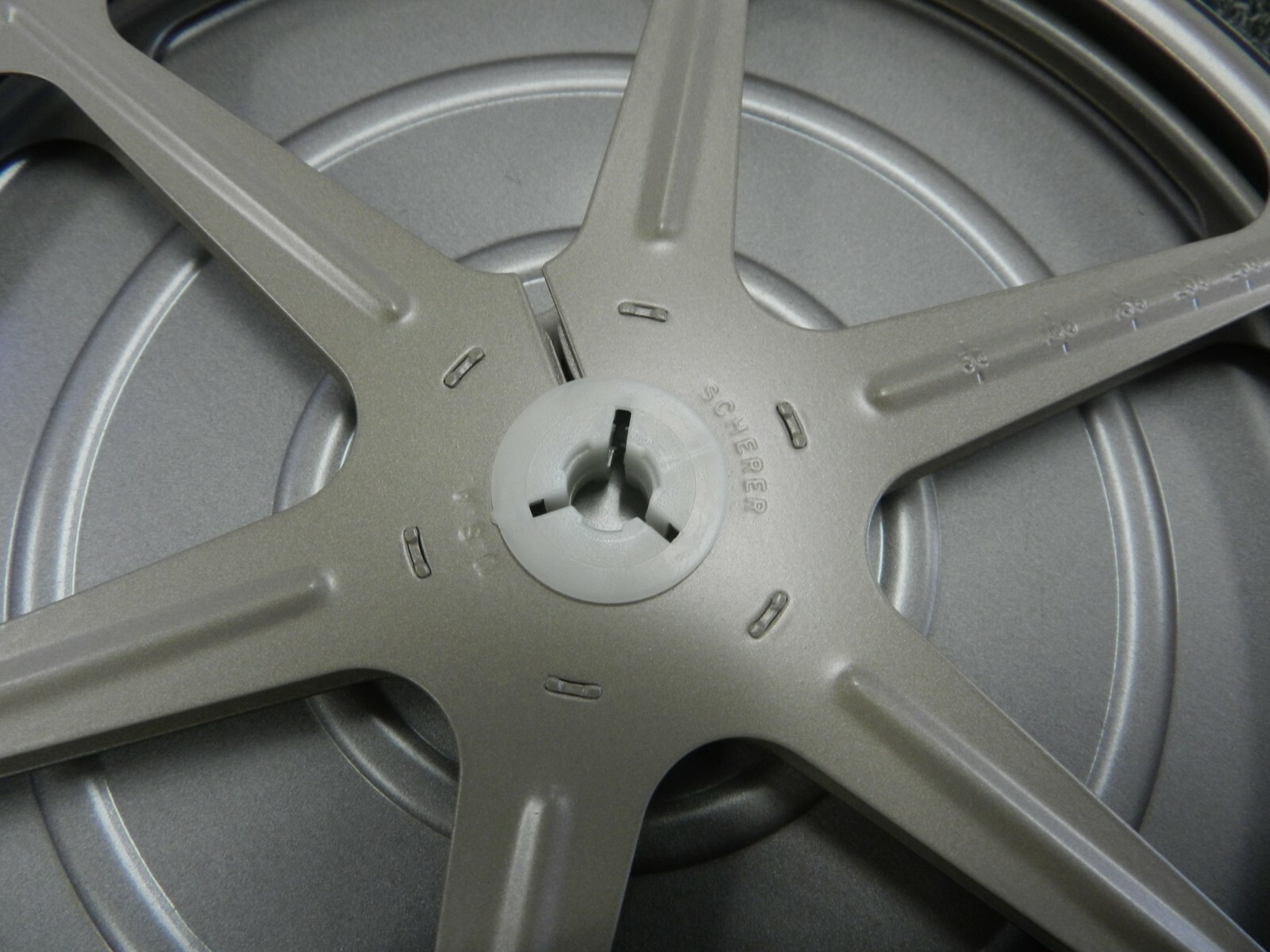 12 Sherer 7″ 8mm Reels w/ canisters in Metal Case