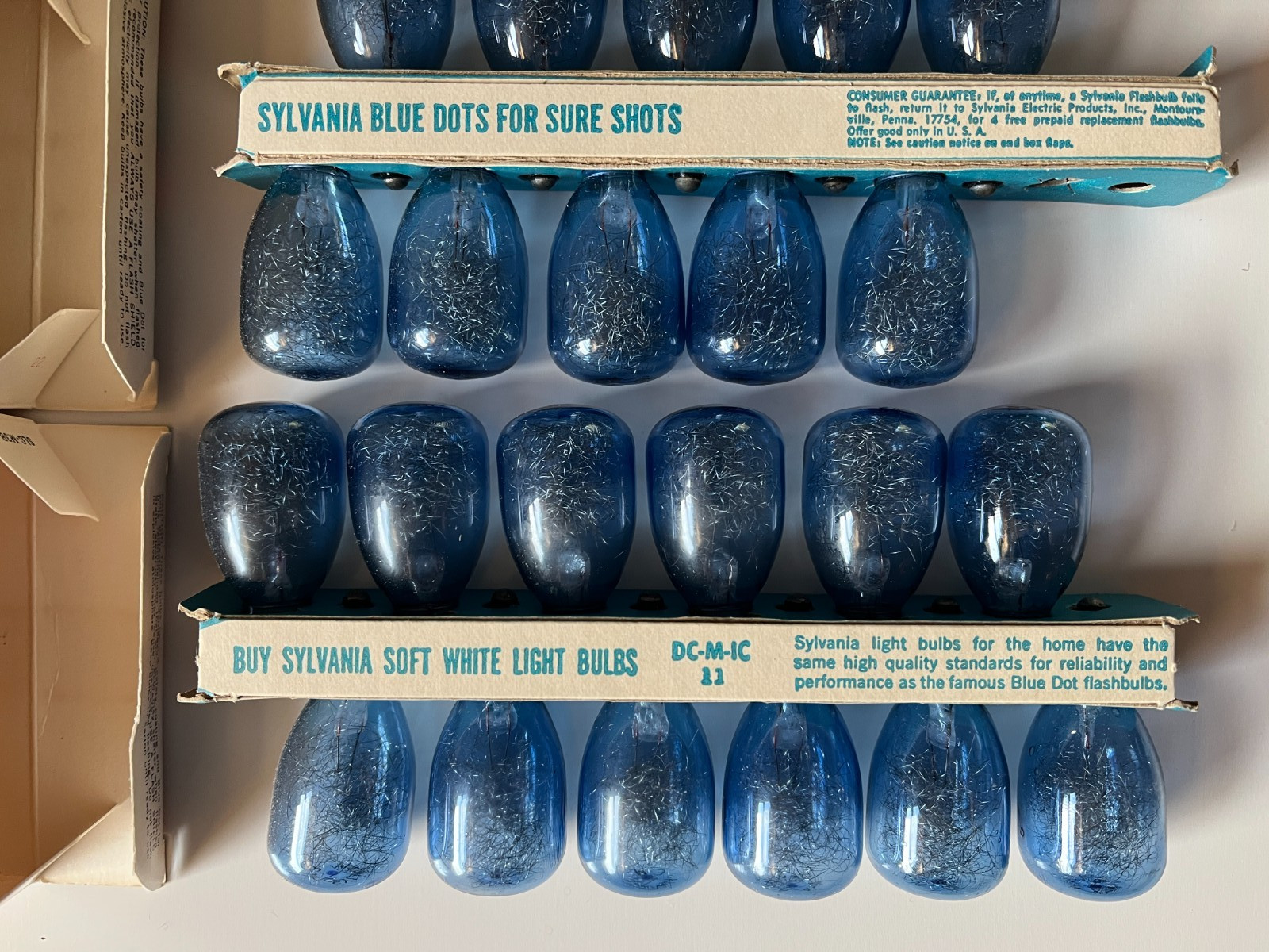 Vintage Sylvania Blue Dot flashbulbs M3B Lot of 7 clear bulbs + 22 blue bulbs