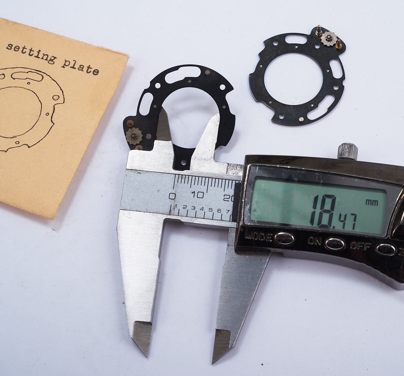 Compur #00 1110 Shutter Blade Setting Plate #225 Original Part New Old Stock