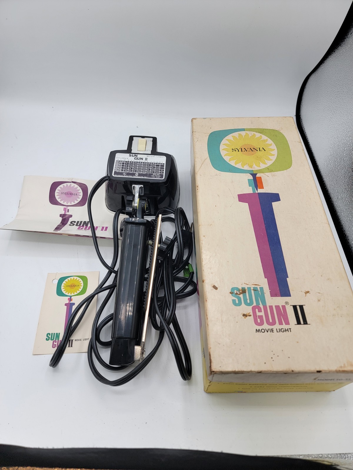 VINTAGE SYLVANIA SUN GUN II MOVIE LIGHT MODEL SG-55, Box And Instructions