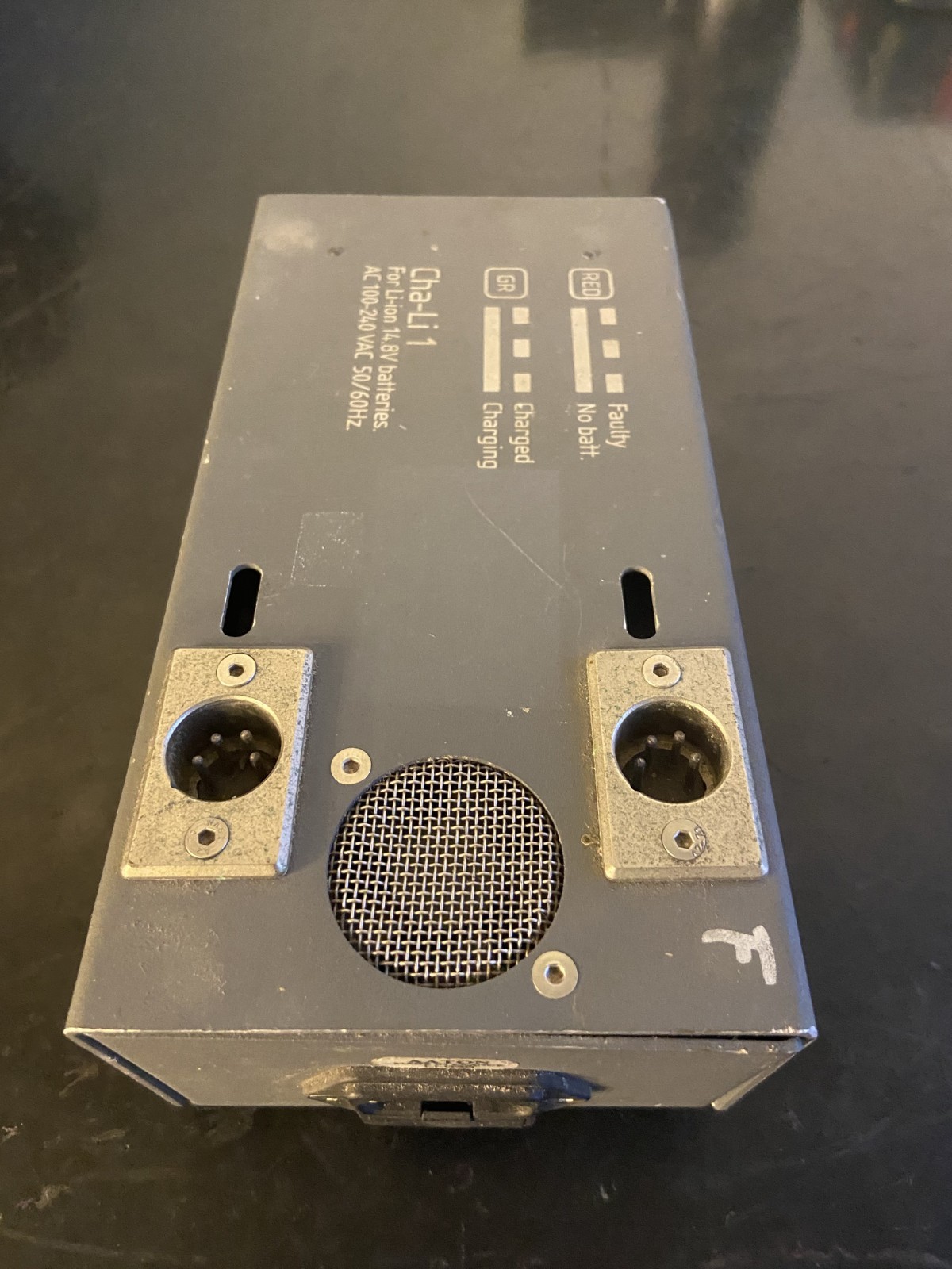 Aaton battery charger for Li-ion 14.8V batteries