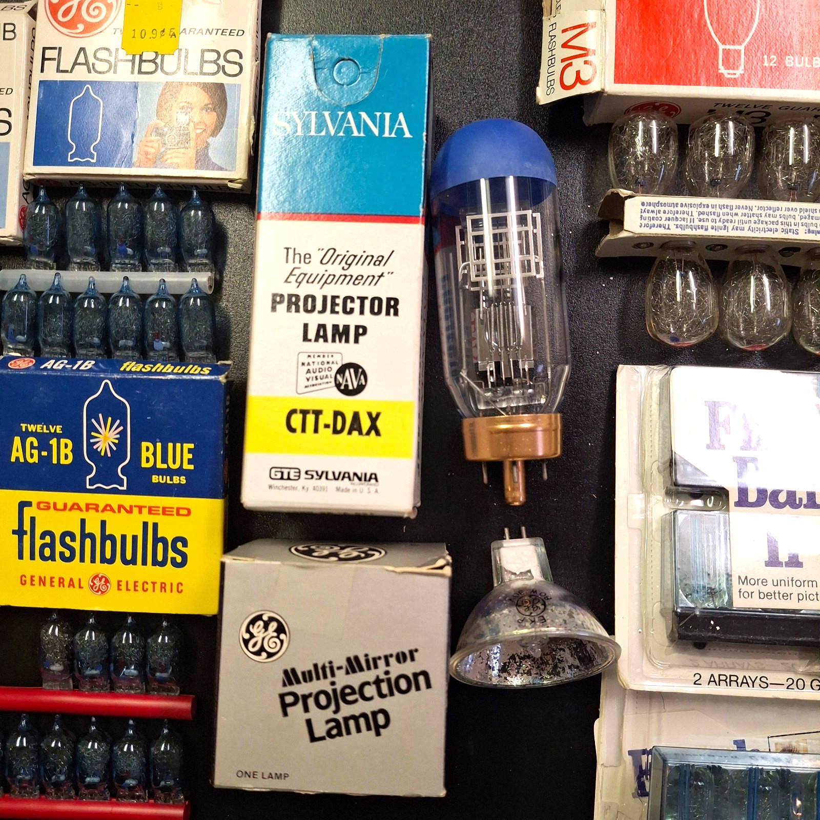 VTG Lot GE Flash Bulbs Polaroid Flash Bar Sylvania Projection Bulb Tape Splicers