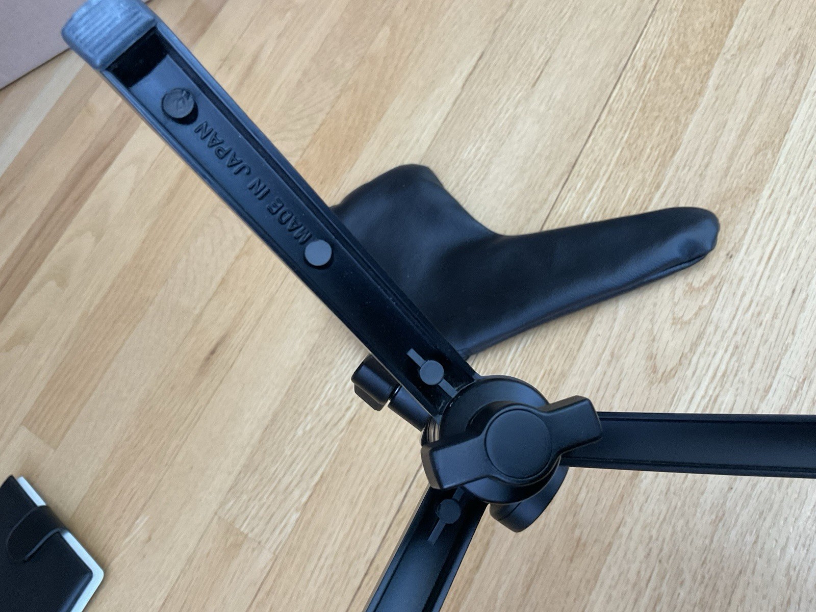 Star-D Model 306 Camera Table Top Tripod with Zipper Case