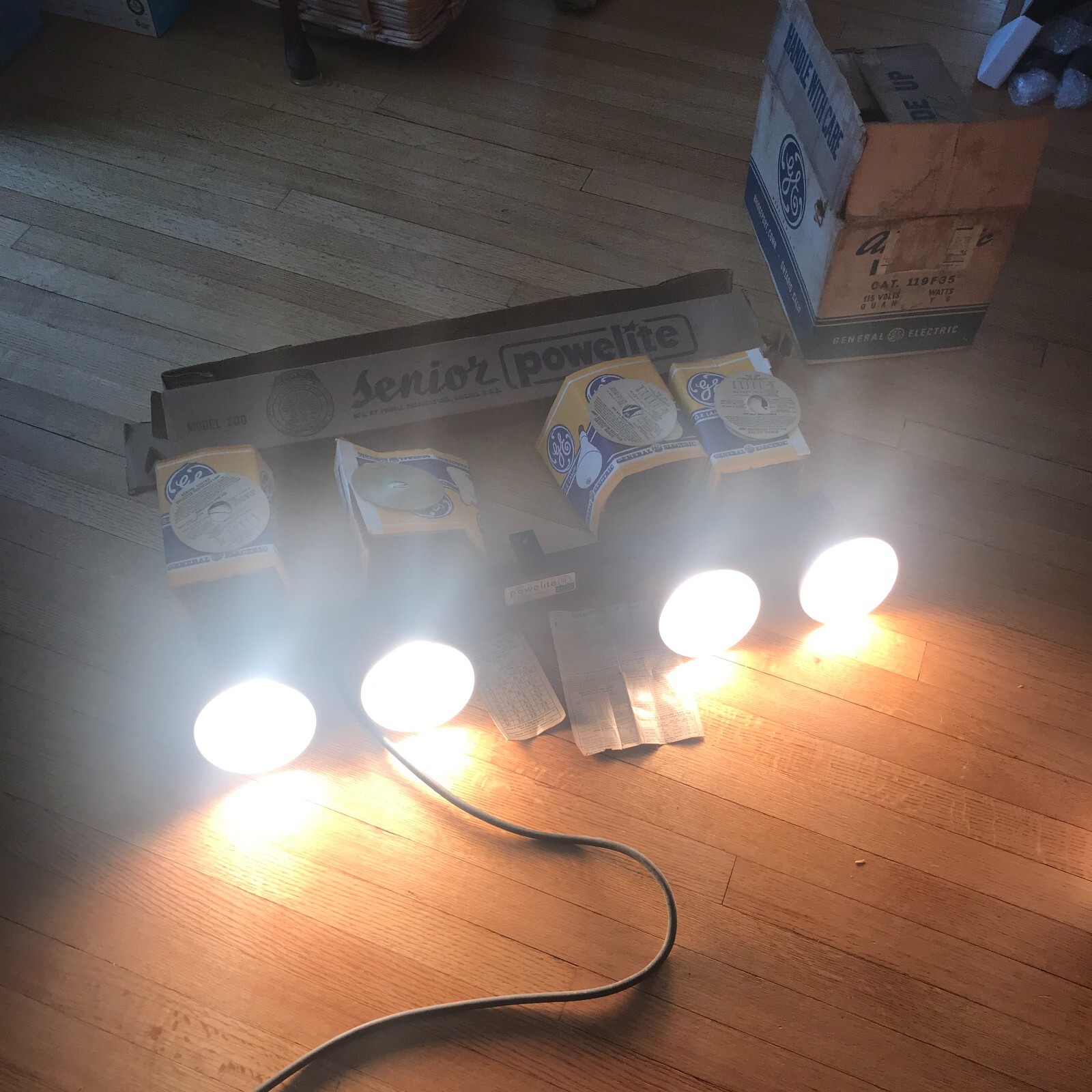 Senior Powelite vintage strip light Photo studio light working w/bulbs model 200