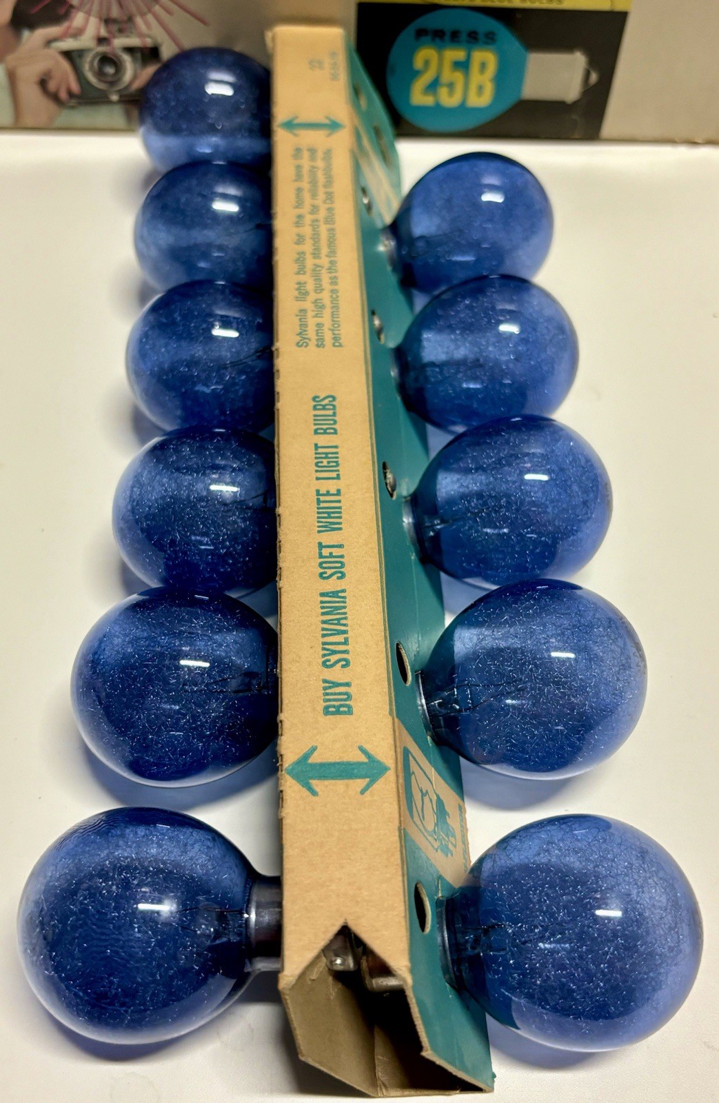 Vintage Sylvania Blue Dot Press 25B Flashbulbs Box of 11 in Original Box