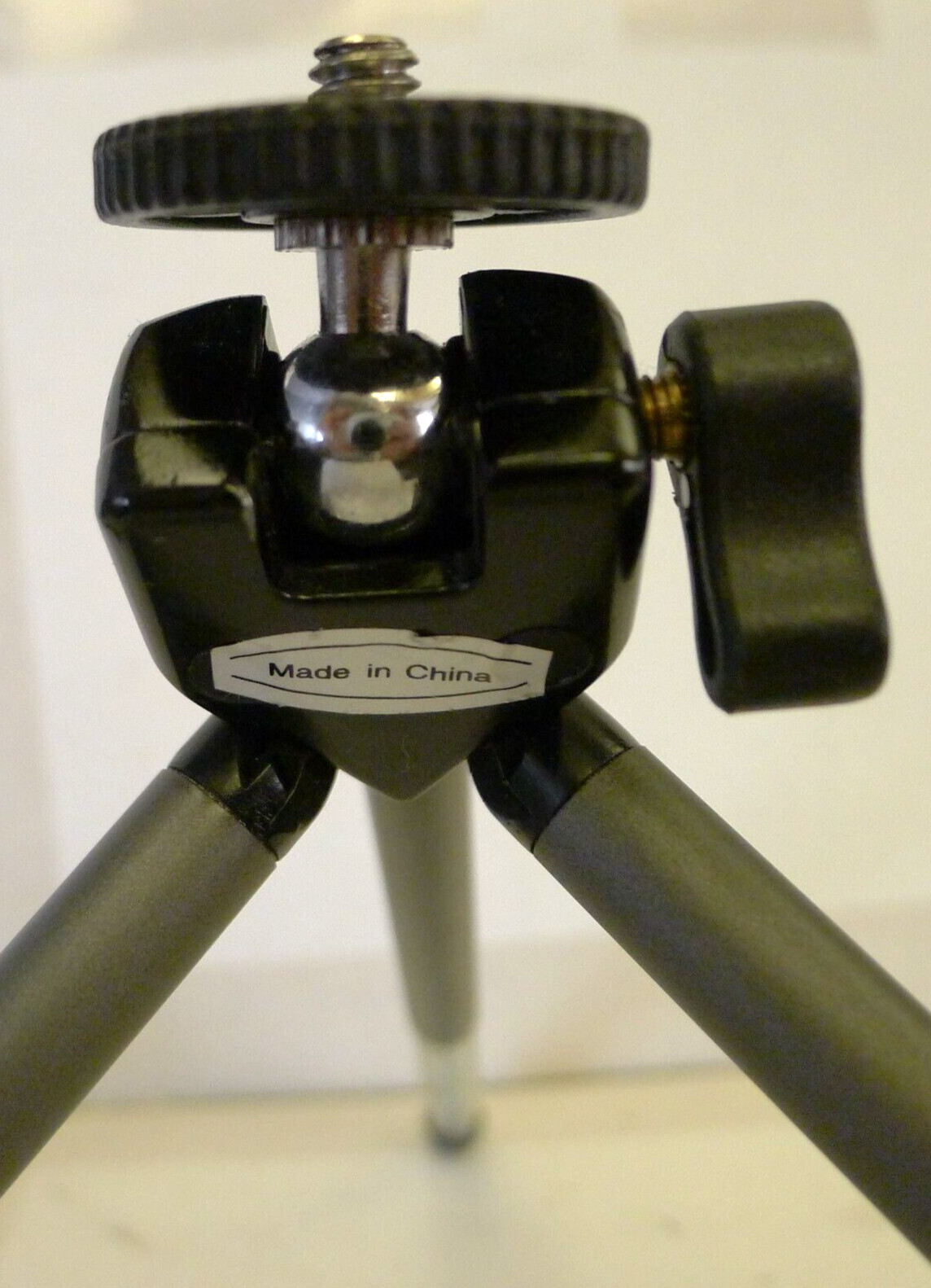 Quantaray Adjustable Hight Dual Ball Head Table Top Tripod – Used