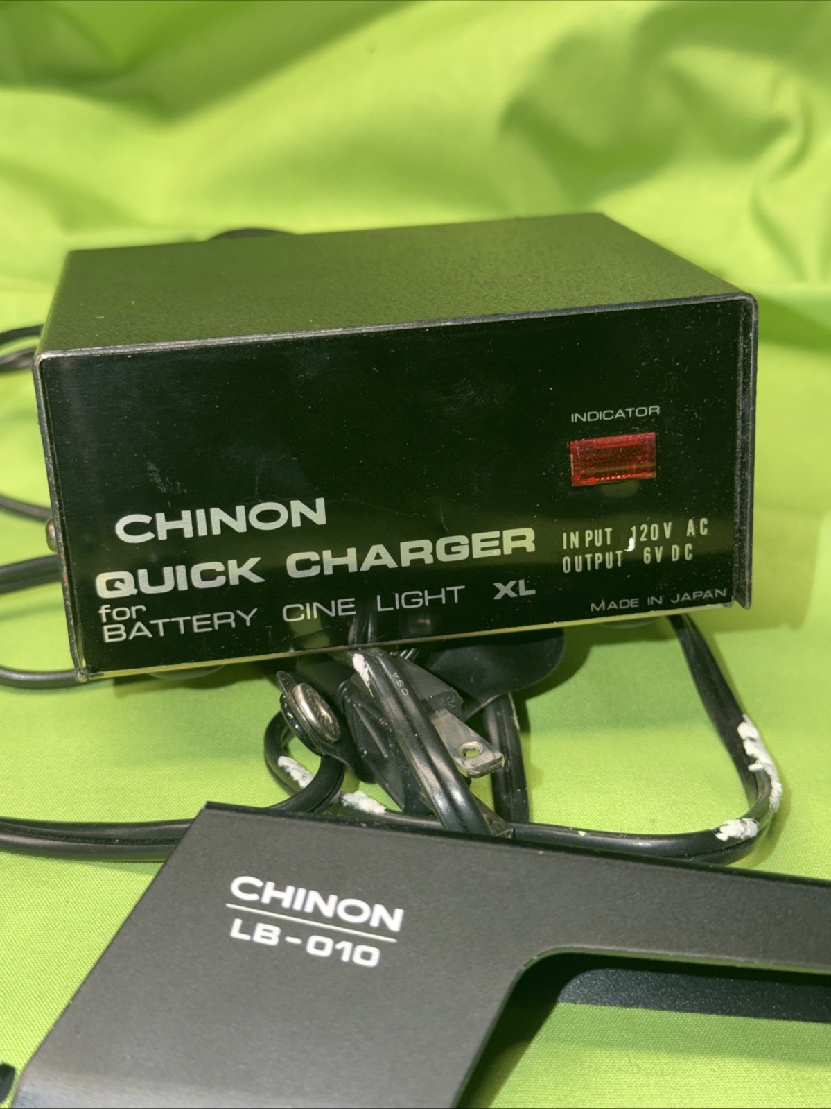 Chinon Quick Charger For Battery Cine Light XL for Parts w/ Accessories