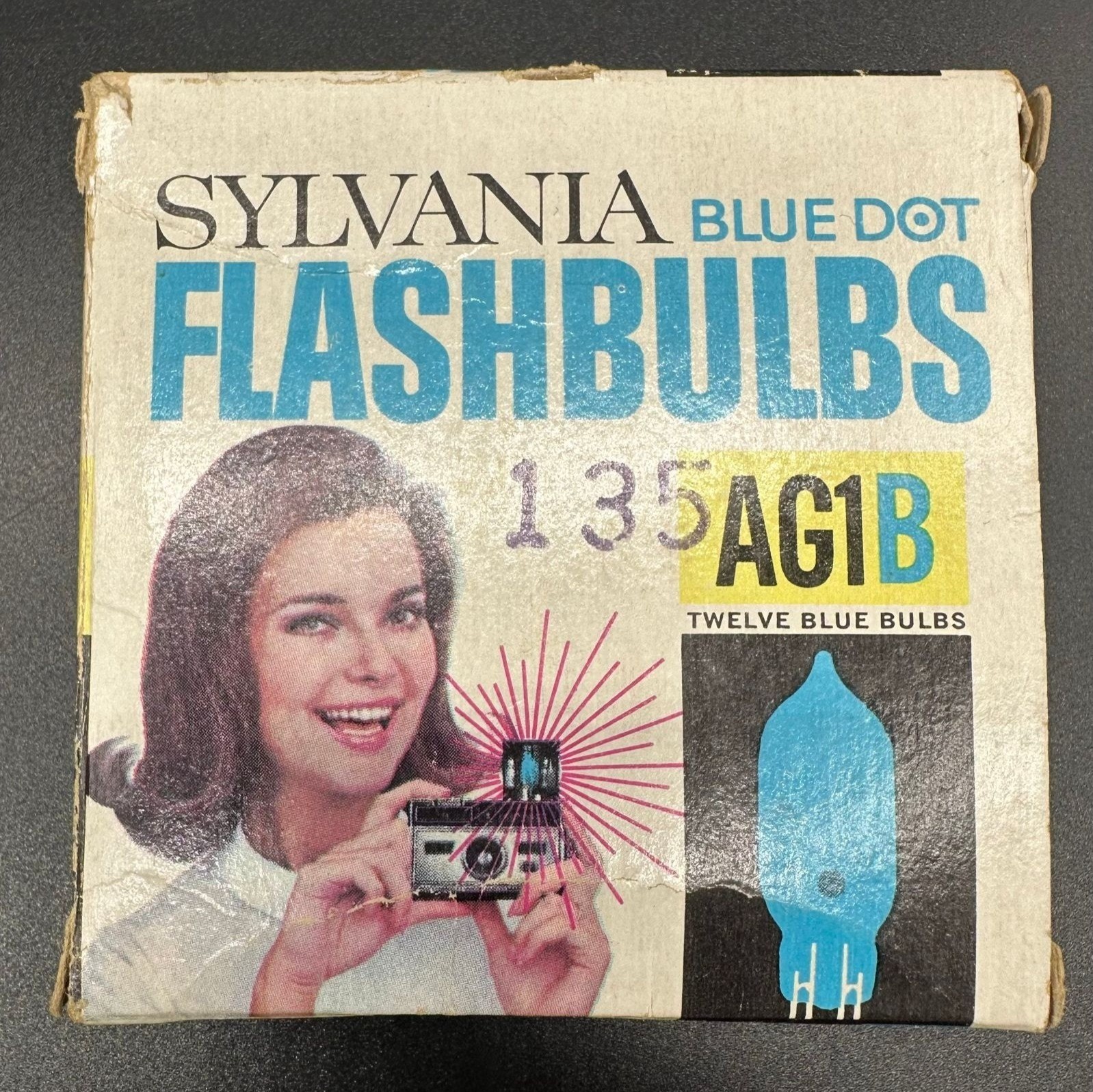 Vintage Sylvania Blue Dot AG1B Flashbulbs 135 Lot Of 8 Retro Cameras Accessory