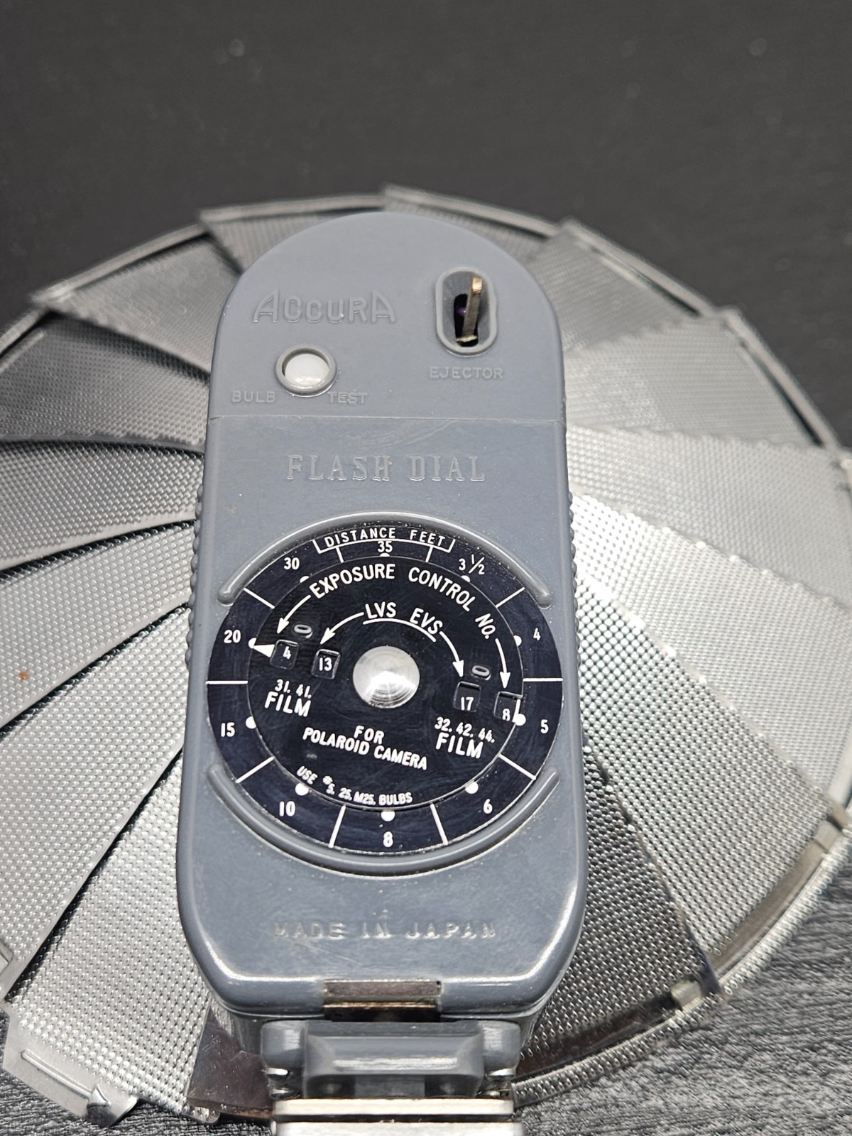 vintage Accura fan flash dial with its original carry case, made in Japan. 