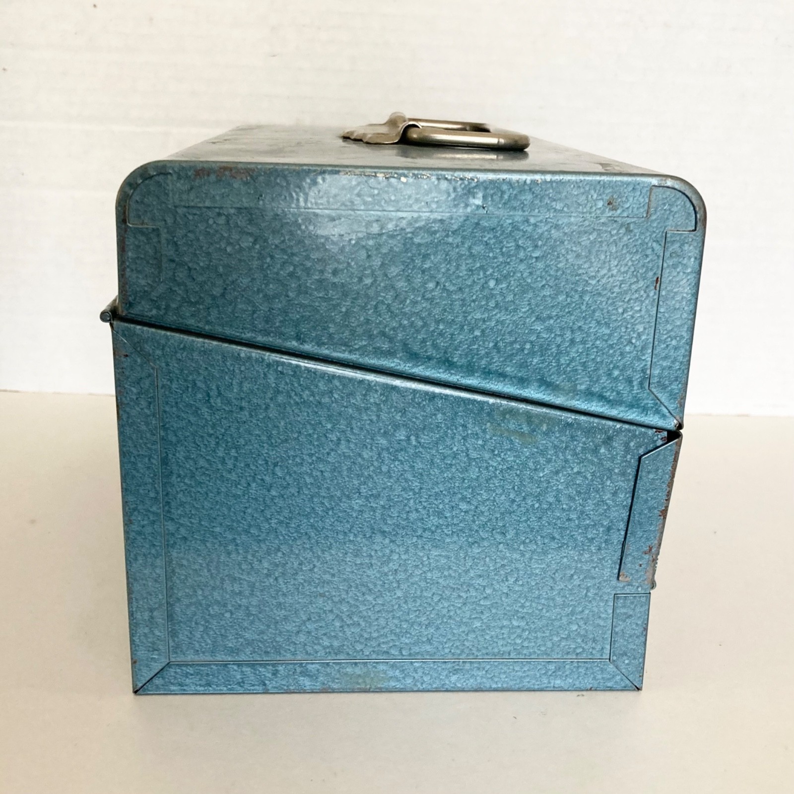 Vintage 8mm Film Movie Reel Metal Carry Case With Handle Storage Carrier 12 Slot