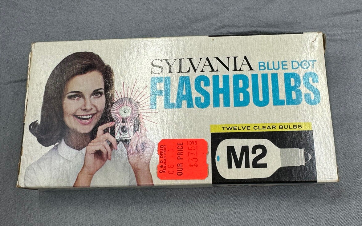 Vintage 2 Boxes Of 12 Sylvania Blue Dot Clear M2 Camera Flashbulbs 24 Bulbs