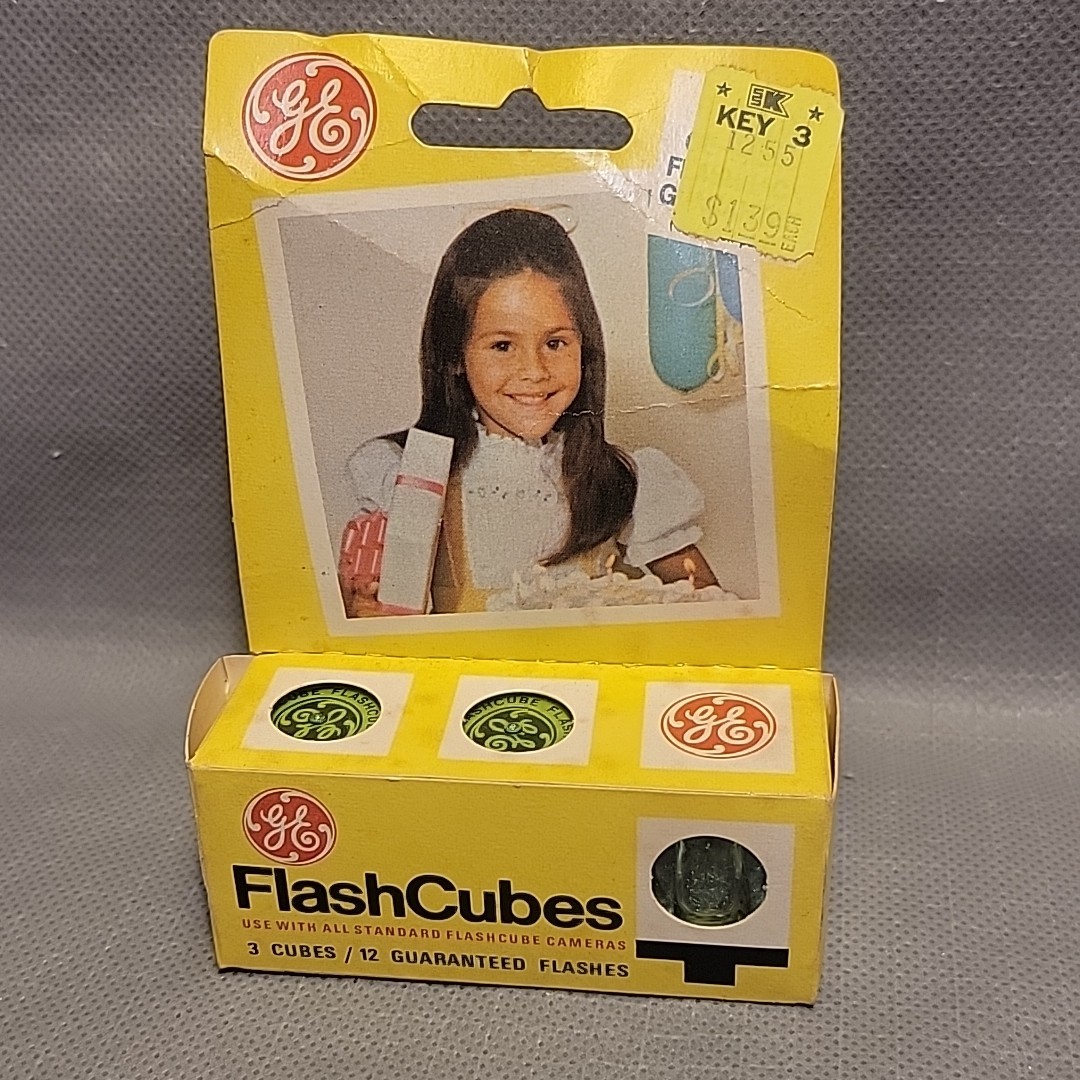 Vtg GE Flash Cubes 3 cubes 12 flashes for Standard Flash Cube Cameras NOS