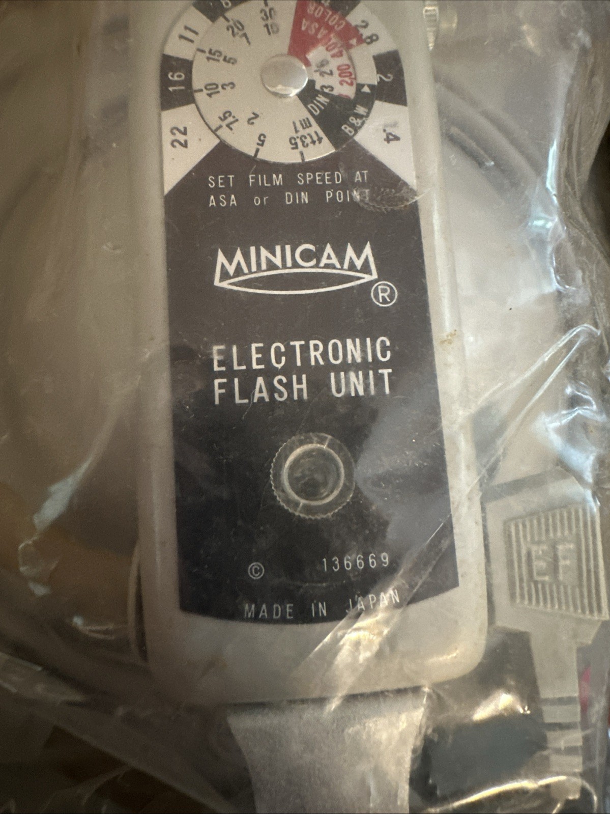 Vintage MINICAM Speedlight Flash EF 100 New