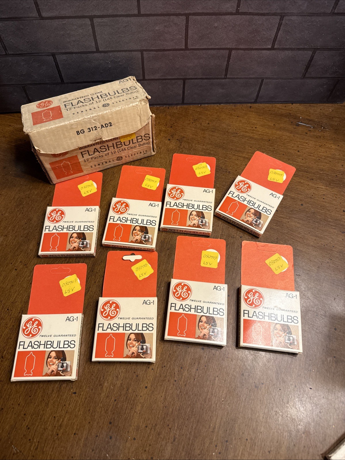 Vintage GE General Electric AG-1 Flashbulbs Qty 12 X 8 in Original Boxes