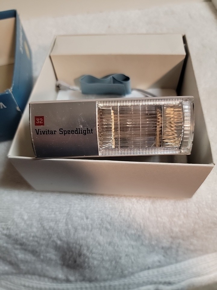 Vintage Vivitar Speedlight 32 Electronic Flash Unit with Box Japan