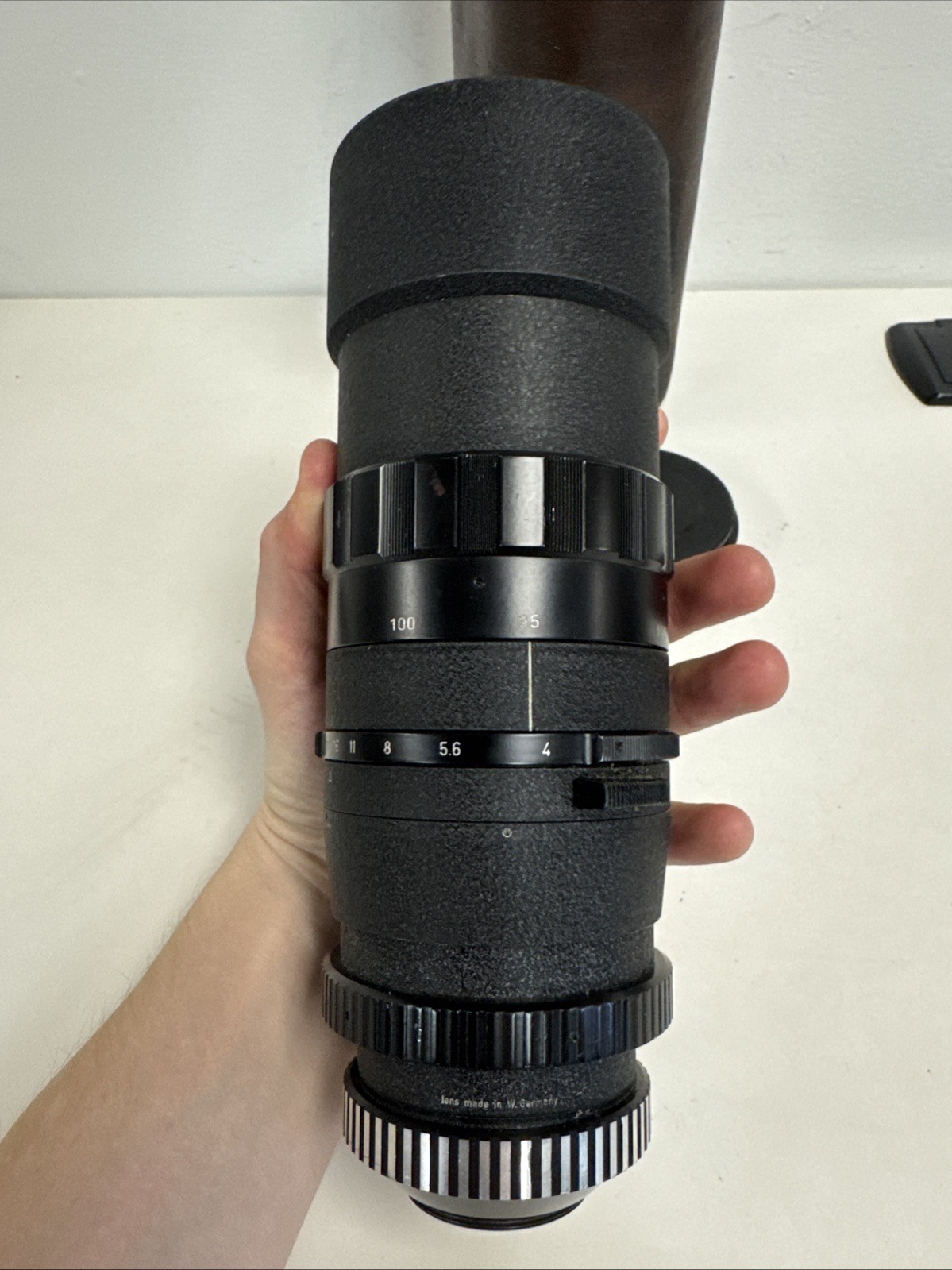 Enna Munchen tele-zoom lens 1:4 85-250mm original leather keeper