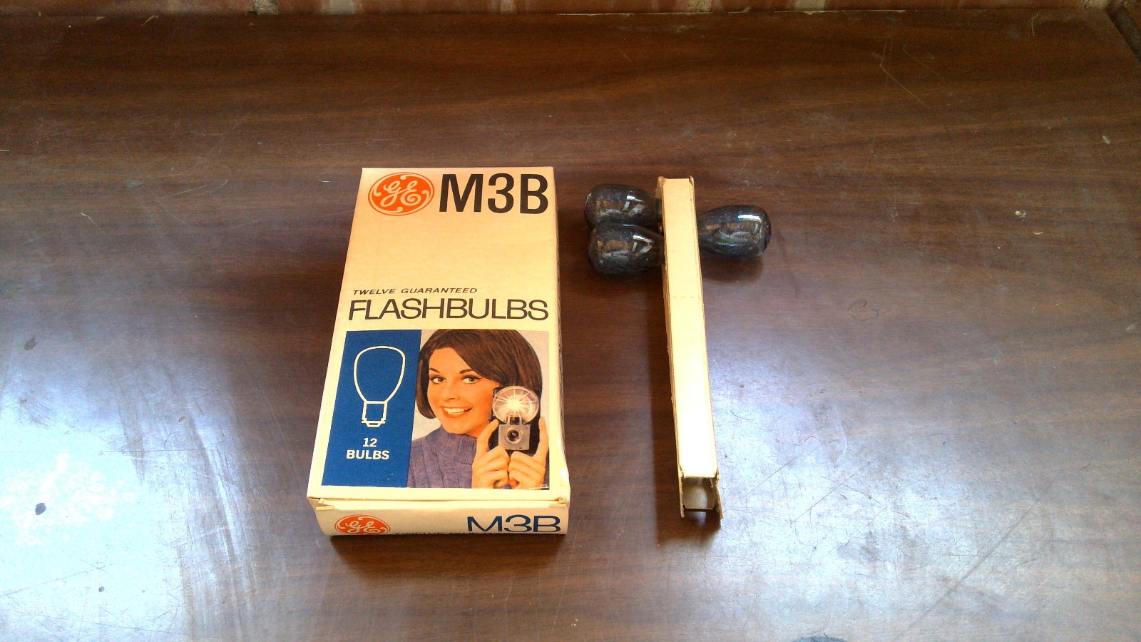 Kodak Standard Flash Holder w/ Standard Bracket & 3 Flash Bulbs