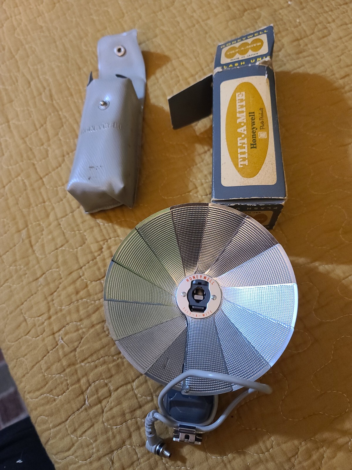 NOS Honeywell Tilt-A-Mite No.219 Camera Flash Unit Collapsible Fan VTG Japan