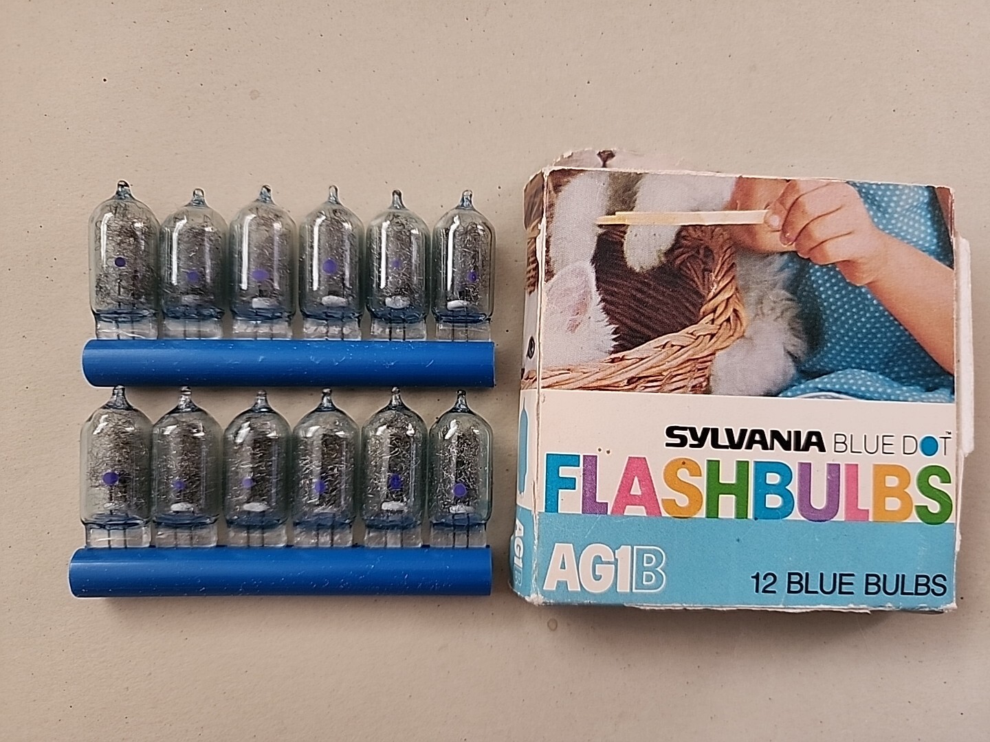Sylvania Blue Dot AG1B Flashbulbs Blue Bulbs In Box new item 31 # 1154 Vintage