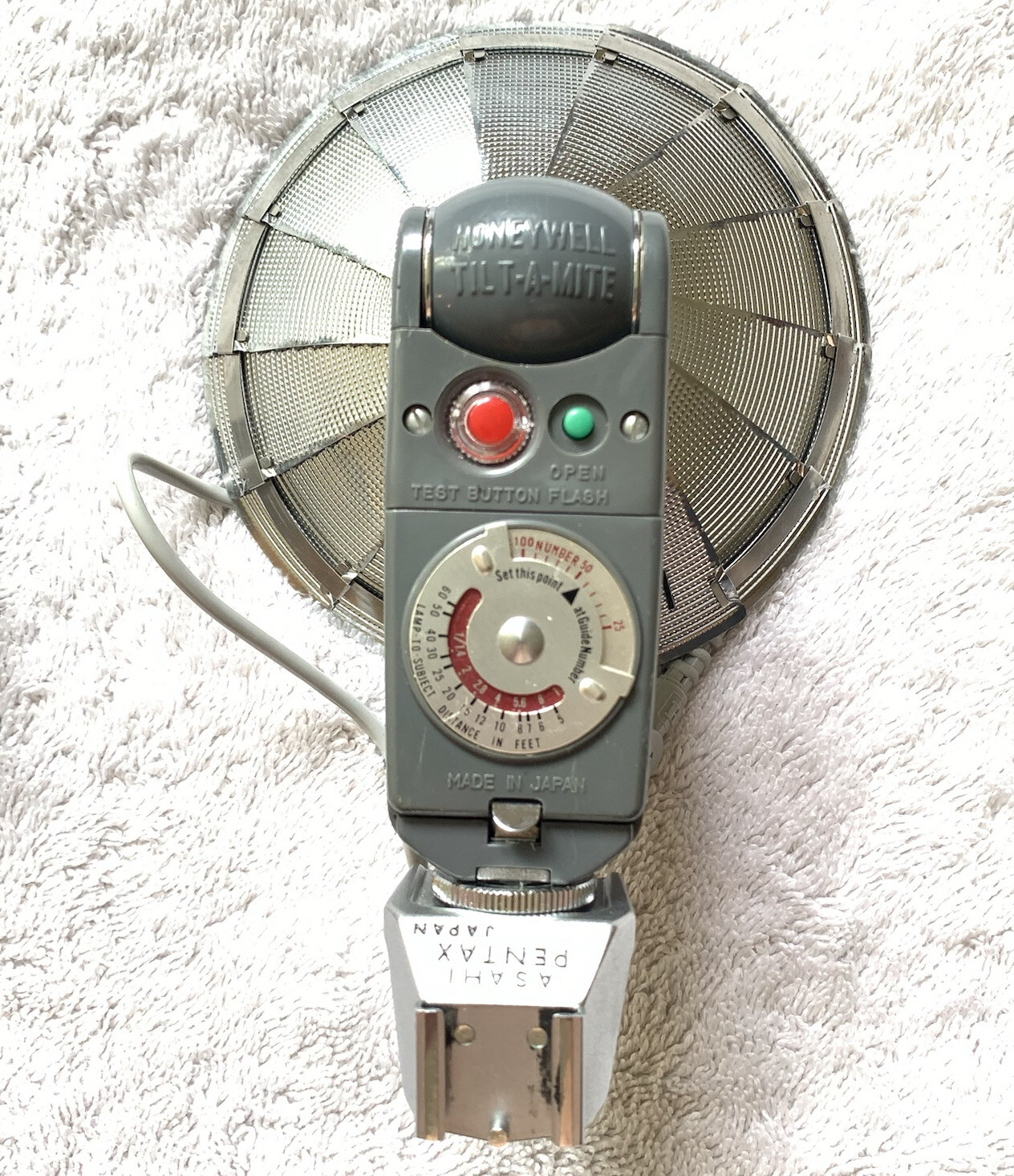 Honeywell Tilt-A-Mite Flash with Case – Made in Japan – Vintage Camera Accessory