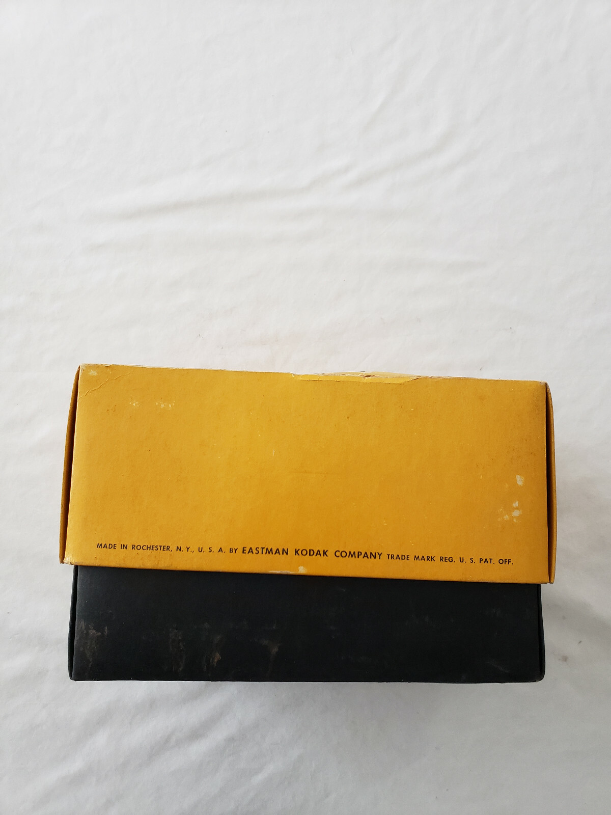 Vtg KODAK STANDARD FLASHOLDERBOX 3 flash bulbs & ednalite lens shade, filter ad