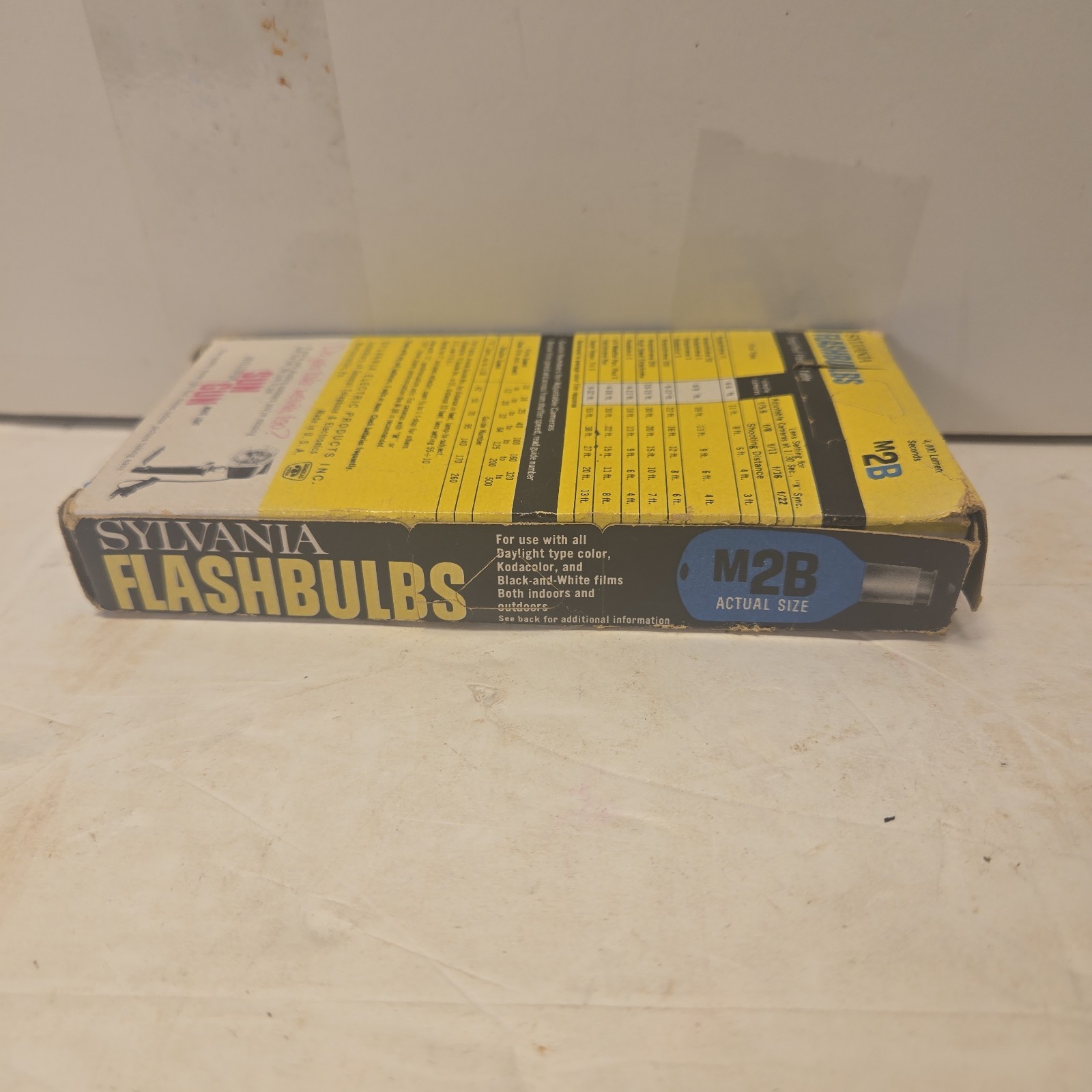 VINTAGE Sylvania Blue Dot Flashbulbs M2B, Box of 11 Flash Camera Bulbs