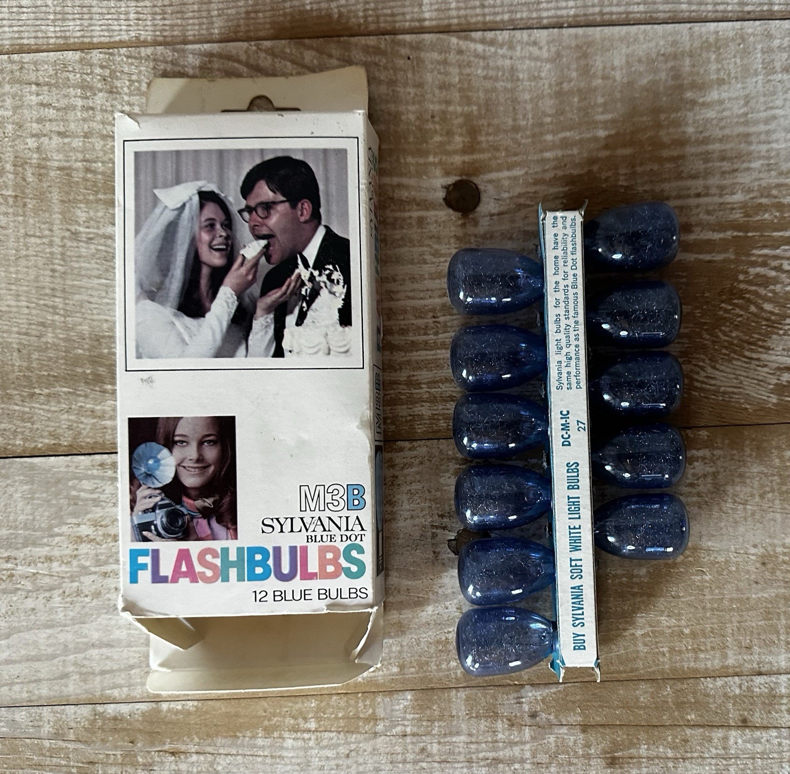 Sylvania Blue Dot Flash Bulbs flashbulbs M3B Blue (11) Bulbs New.