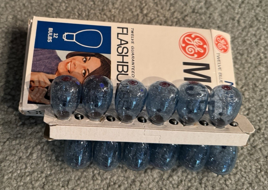 Vintage ~ General Electric (GE) ~ M3B Flashbulbs ~ Box of 12 Peanut Bulbs