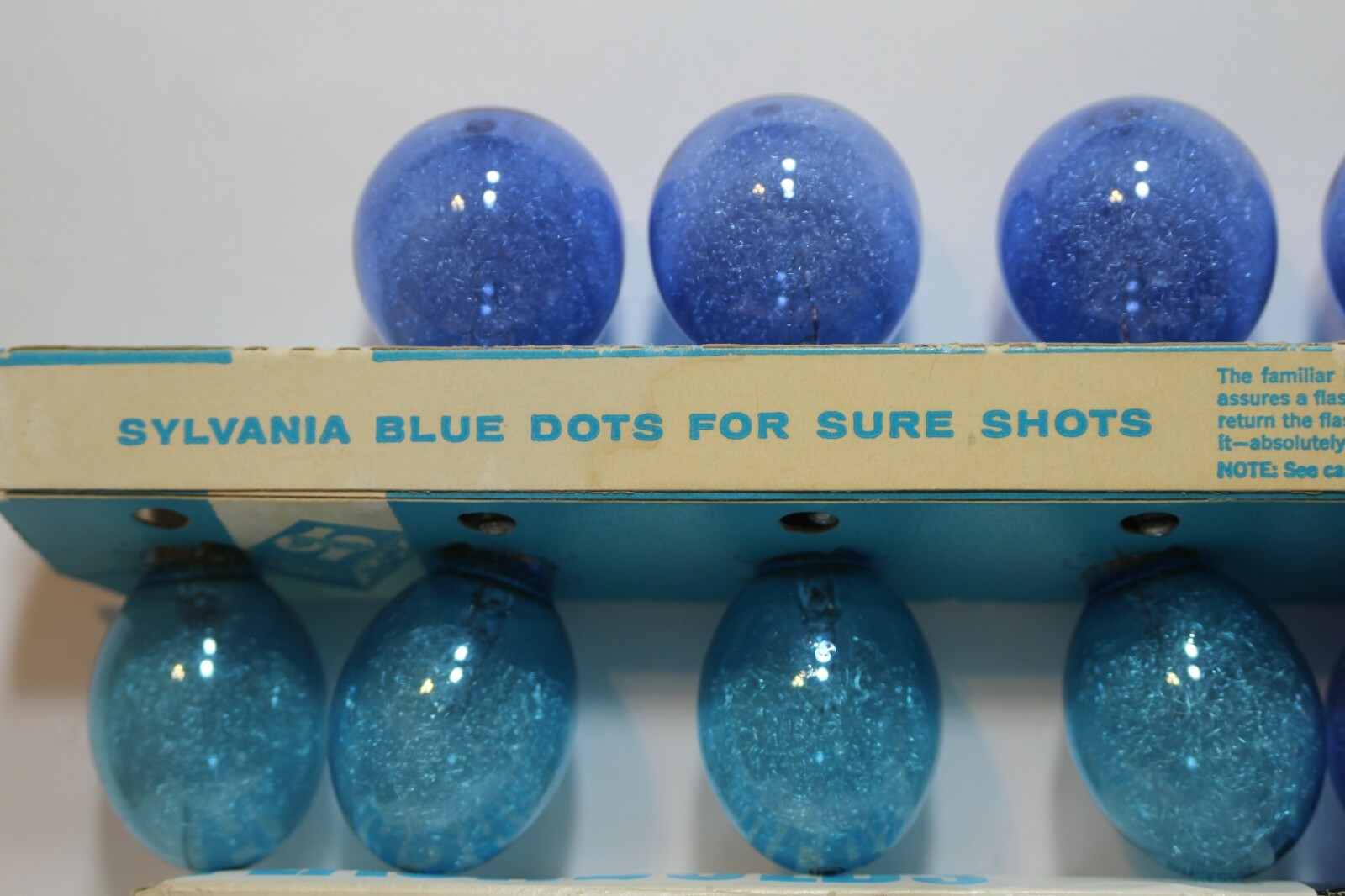 Sylvania Press 25B Blue Dot Flashbulbs Pack of 11 in original box Please read
