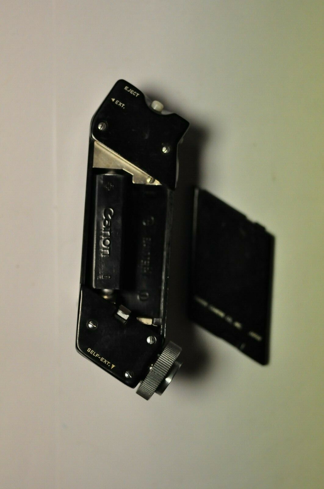 Canon V bulb flash unit with case. Clean but NOT tested.
