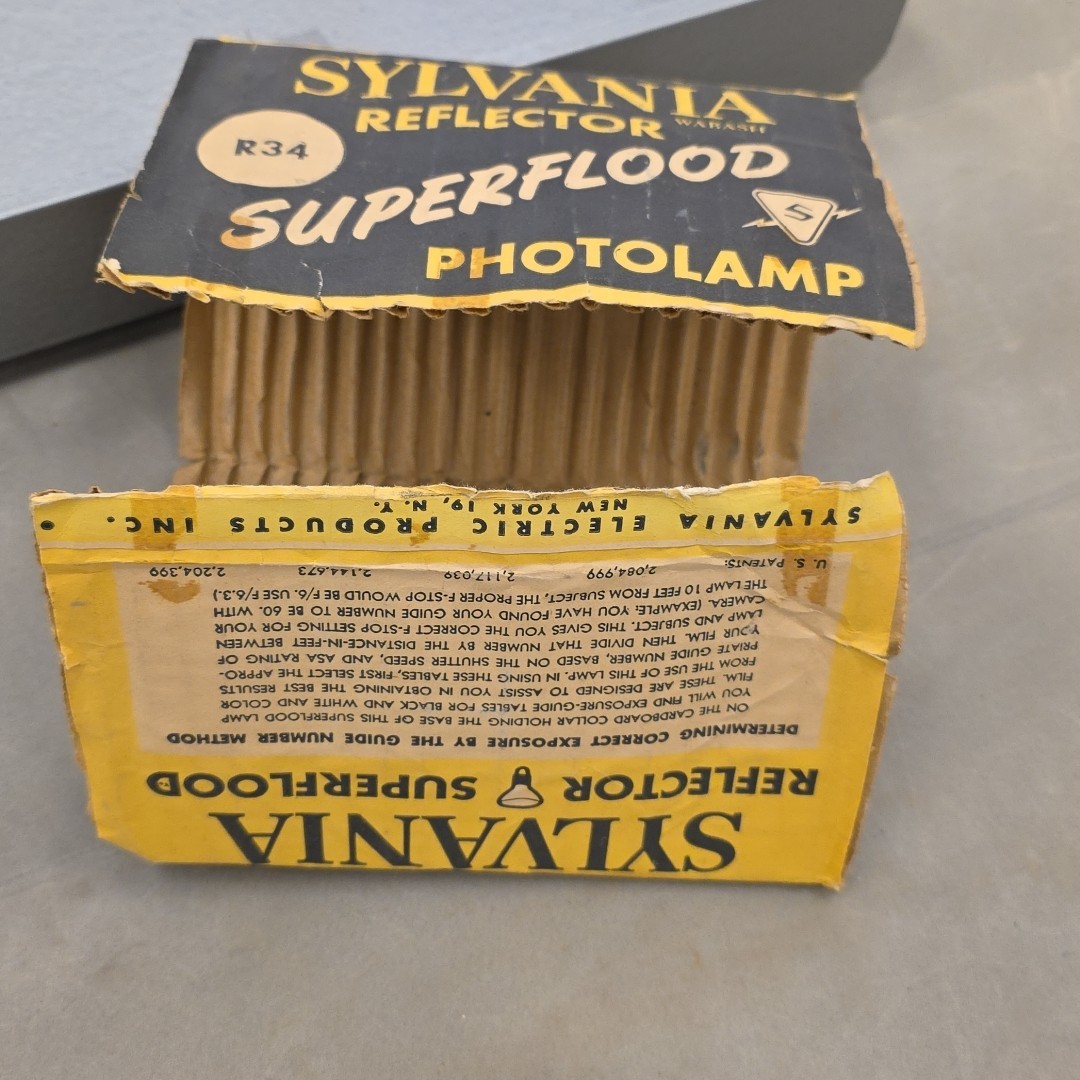 Vintage 1950s Sylvania R34 115-120V 375 Watt Movie Light and Box New Old Stock