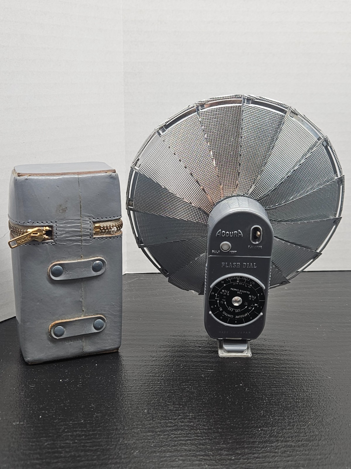 vintage Accura fan flash dial with its original carry case, made in Japan. 
