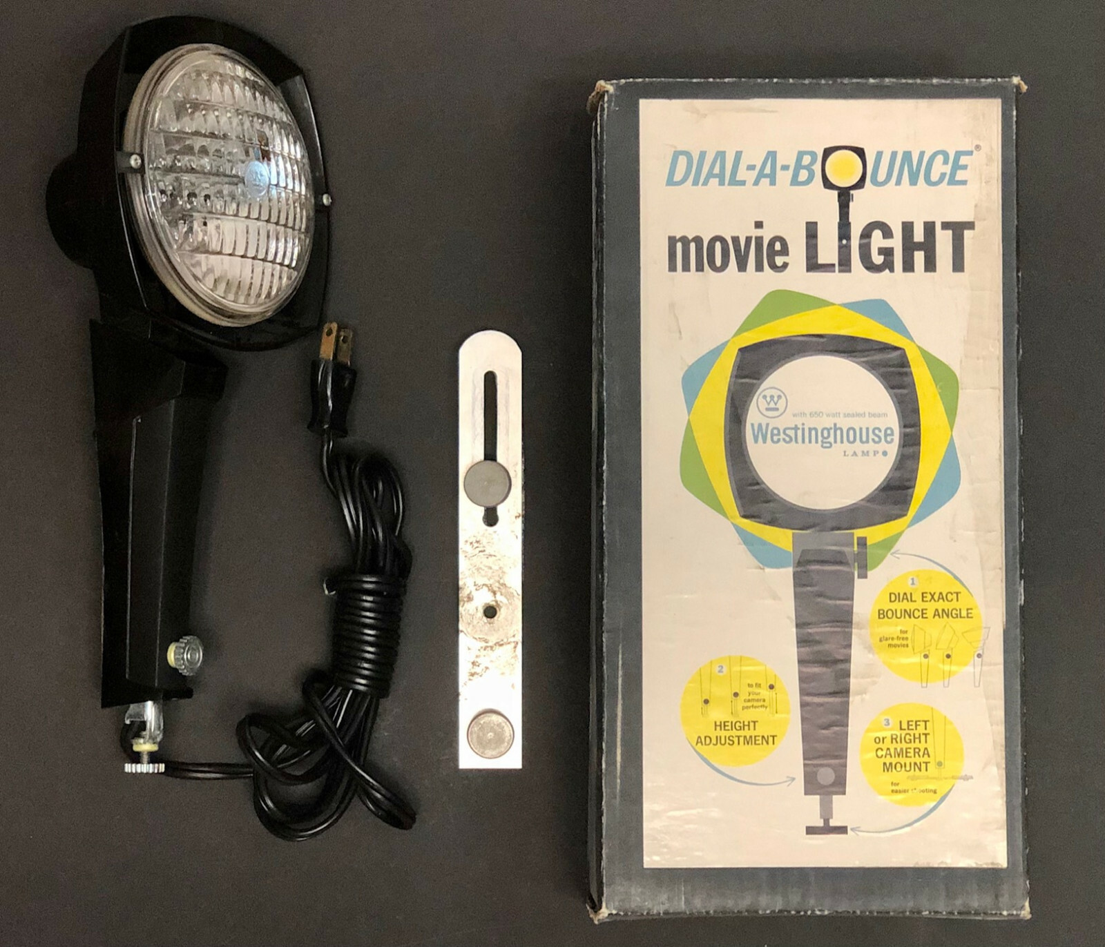 Vintage Sylvania Dial-A-Bounce 8mm Super 8 Movie Camera Light 110 and 220V WORKS