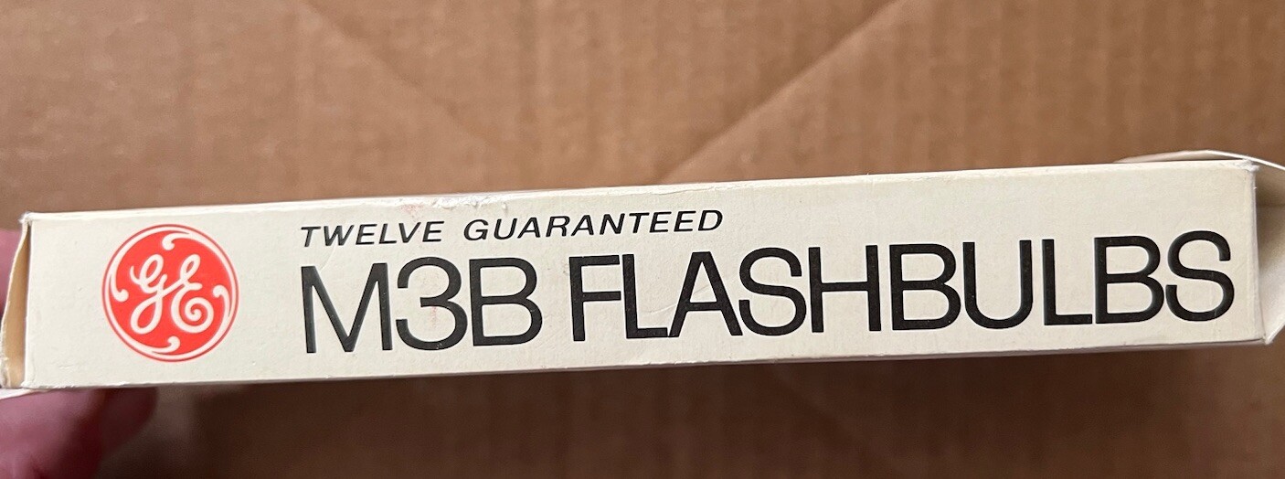 VTG GE M3B Flashbulbs 11 Bulbs Blue Original Box General Electric CG612-AK14