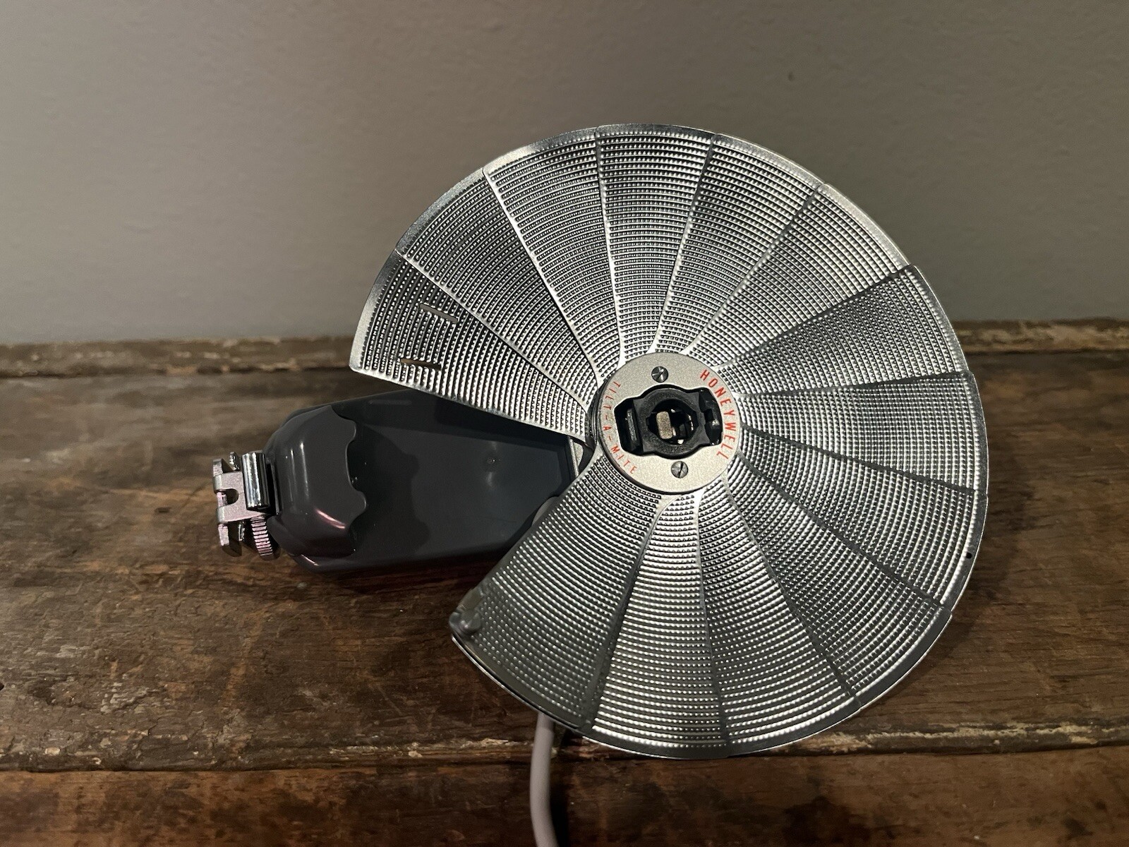 Honeywell Vintage Tilt-A-Mite Camera Flash Gun Collapsible Fan IOB