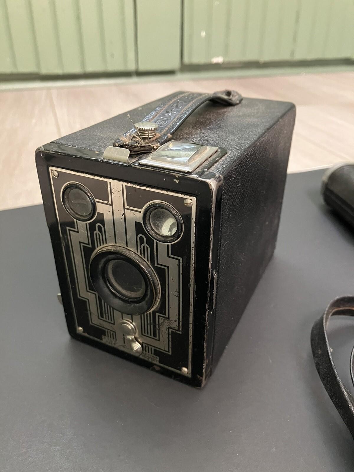 Assorted Lot of Vintage Cameras, Flash-Master, Universal Chronomatic, Instamatic