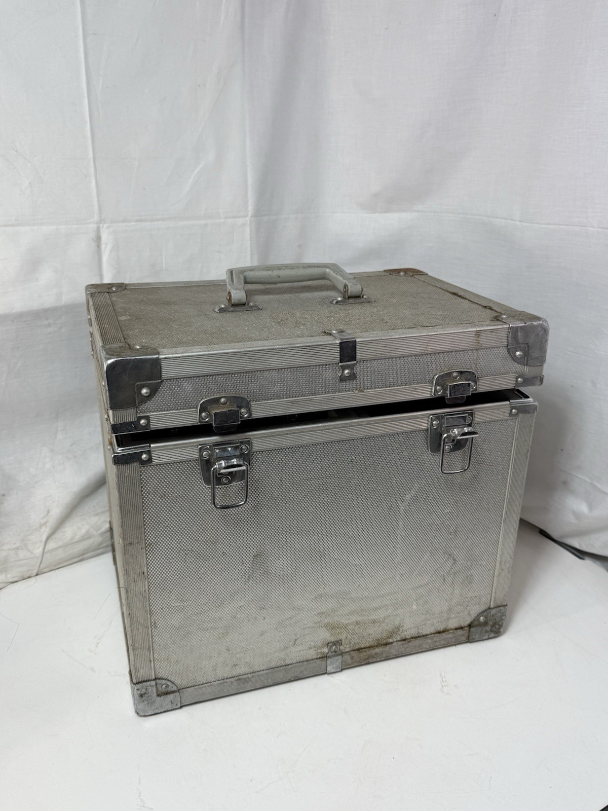 Vintage 16mm Film Camera Accessory Lot 400ft Magazines Viewfinder Flight Case