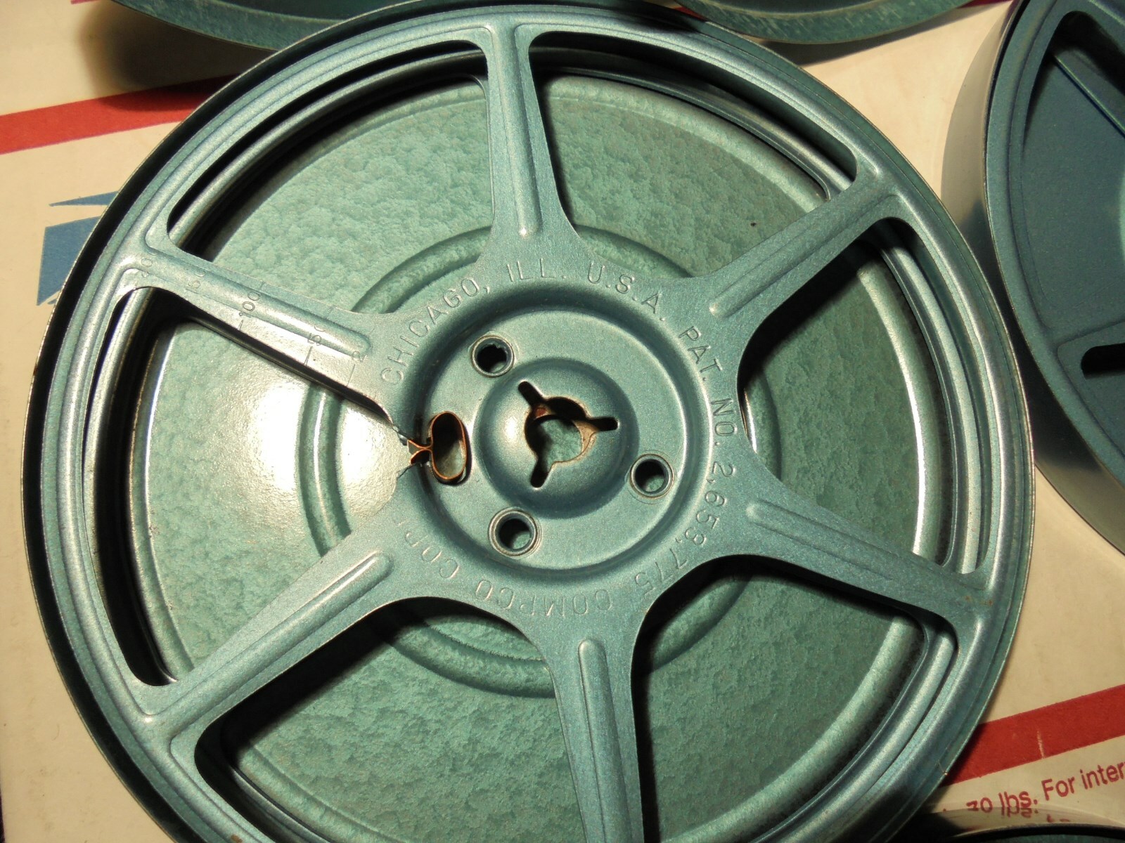 8 MM COMPCO 5-TIN CANISTERS 5-REELS 1-LG RETRO TOTE CARRIER
