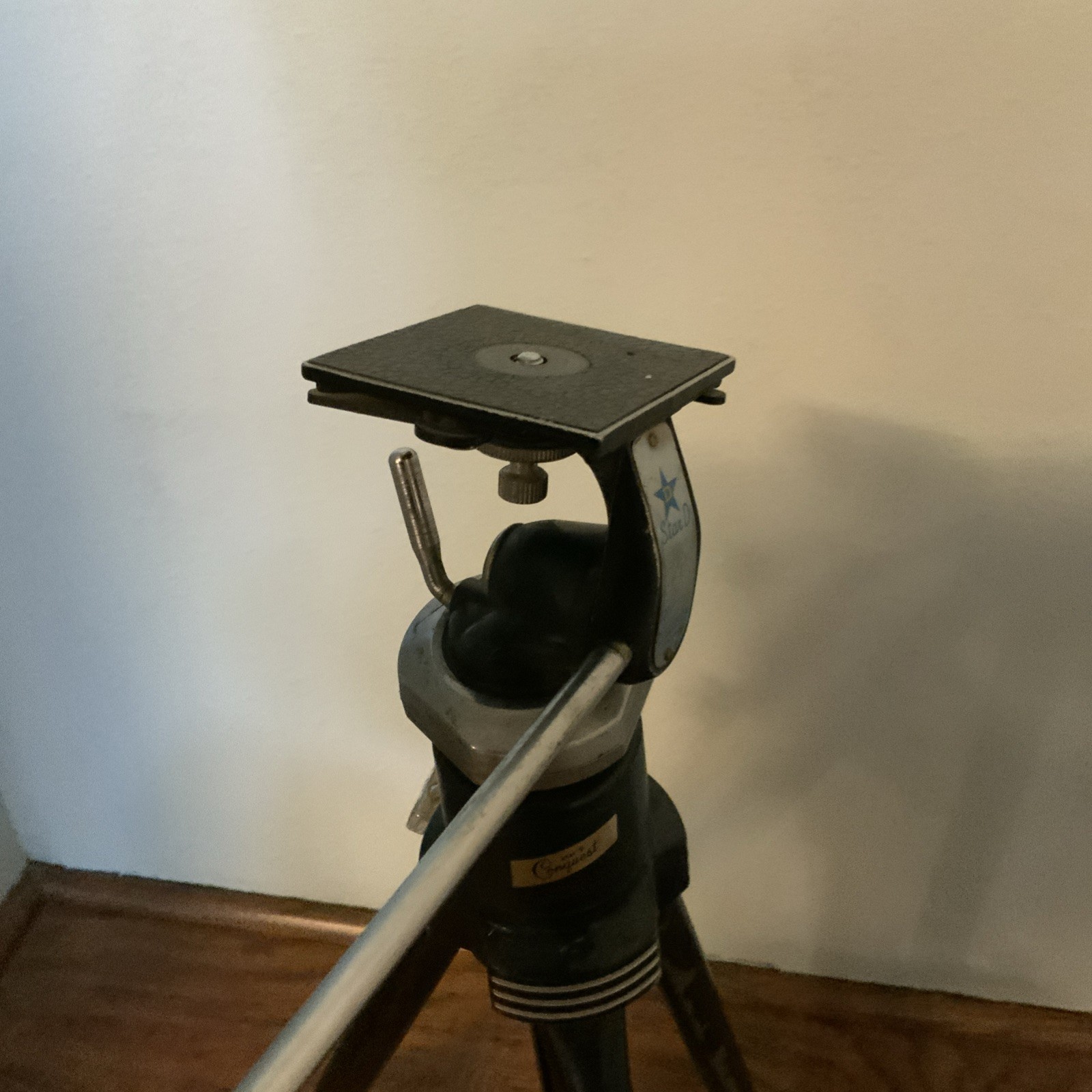 Vintage Star d Conquest Tripod Deco Style black and chrome retro noir