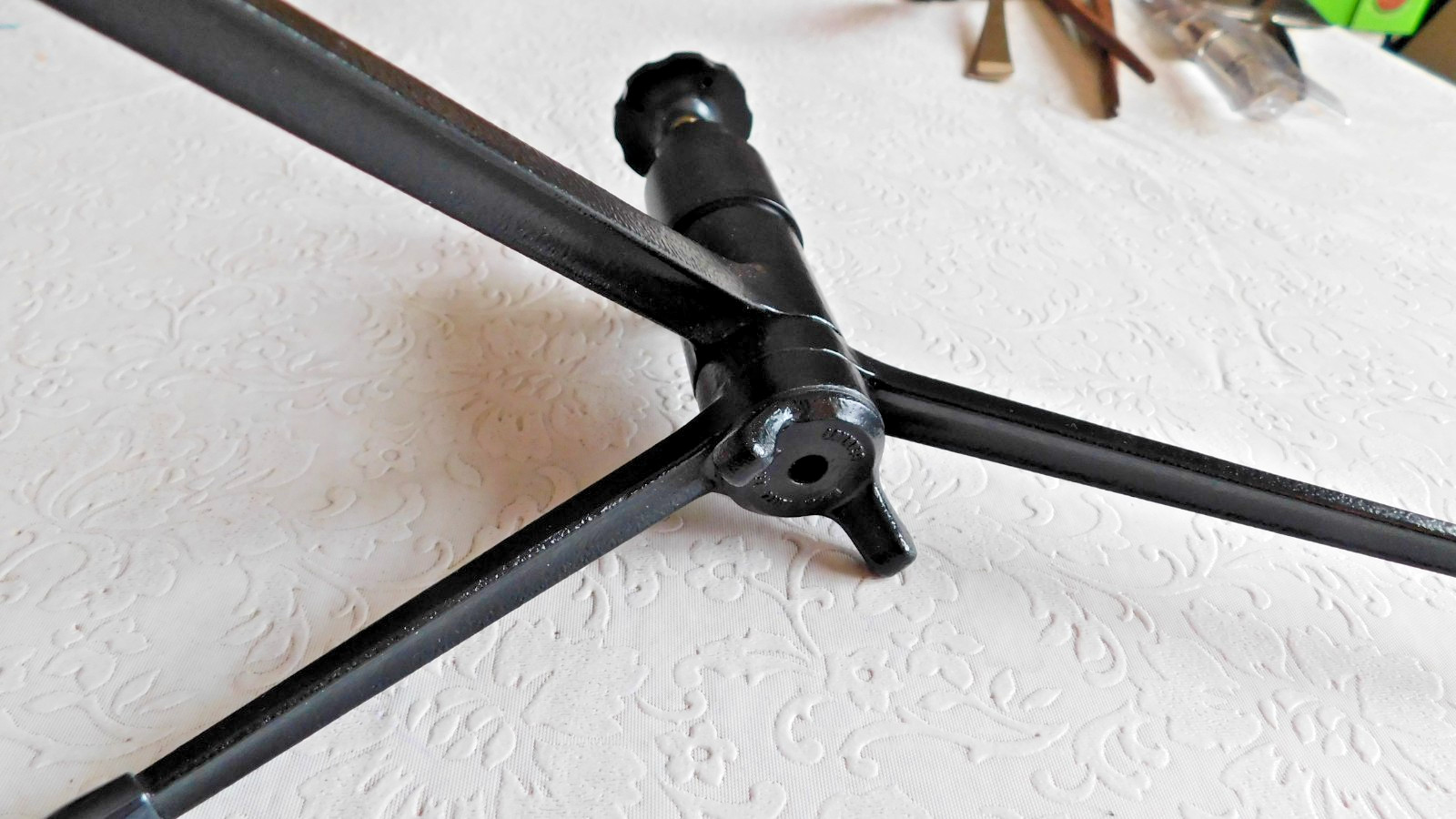 VINTAGE LEITZ WETZLAR GERMANY TABLE TOP CAMERA TRIPOD – VERY NICE!