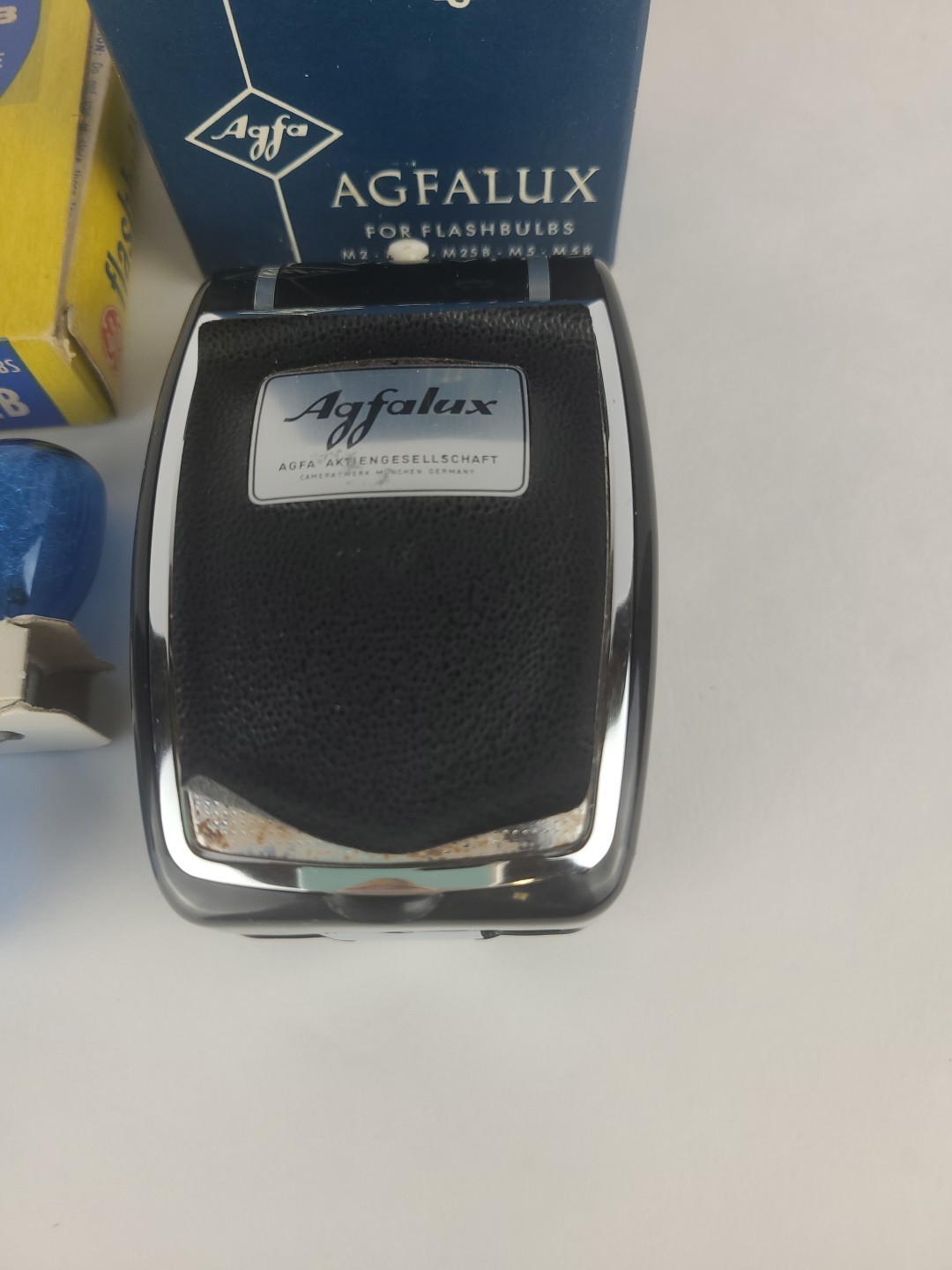 Vintage Agfalux AGFA Camera Werk AG Flash & 12 Bulbs Camera Flash UNTESTED