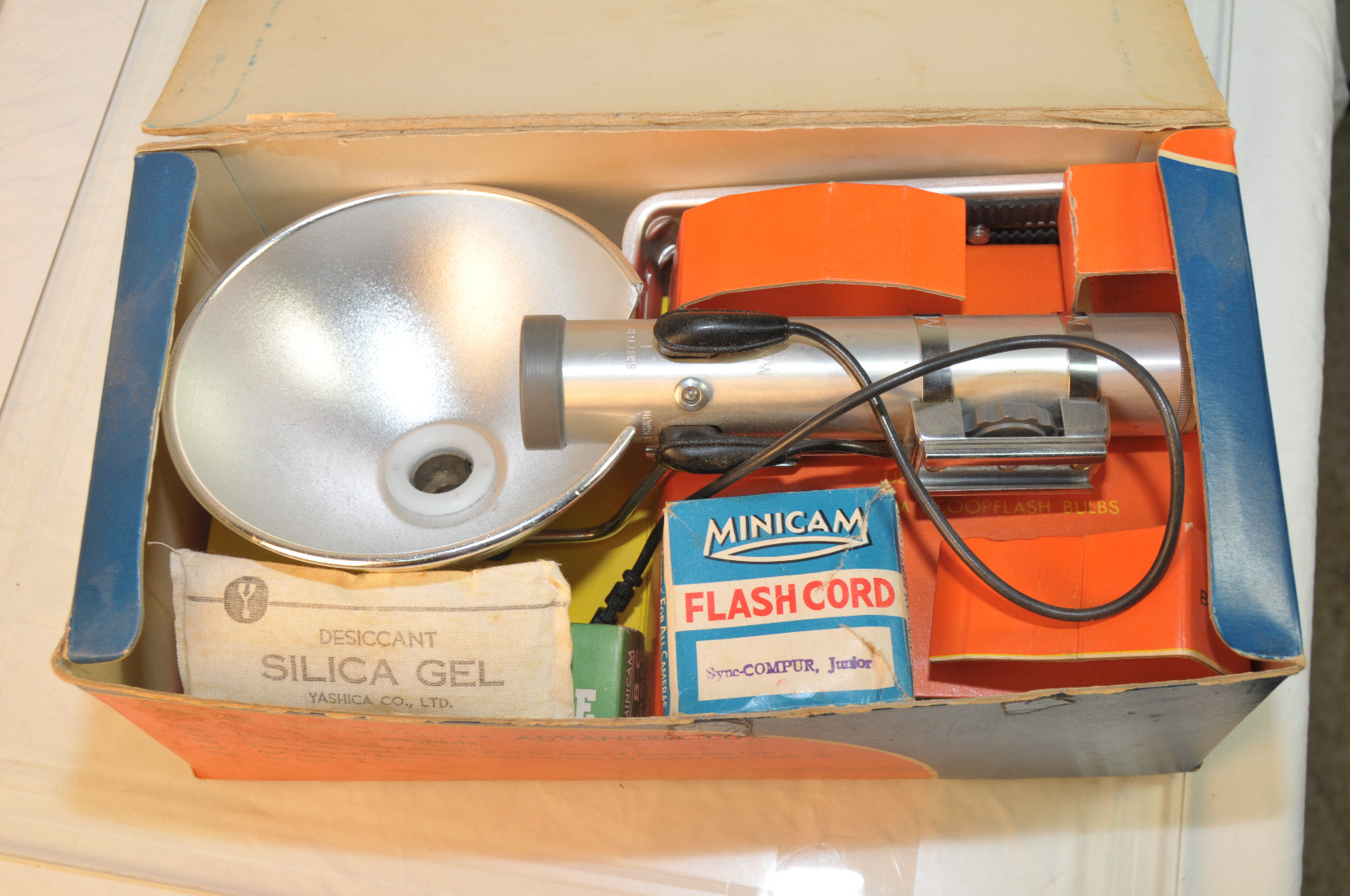 Vintage MINICAM SYNCHRON Flash Equipment with Original Box from 1950s Japan
