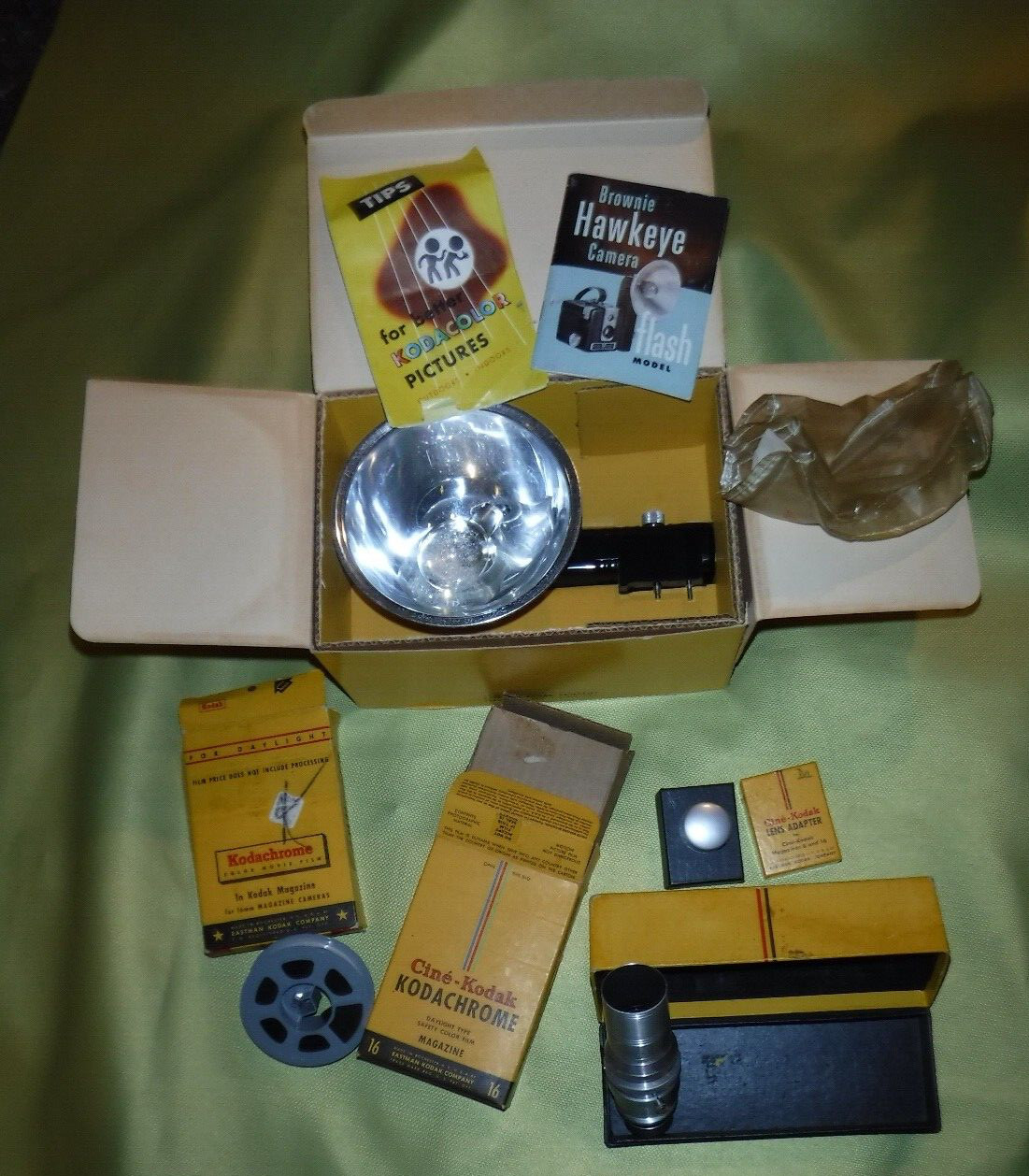 VINTAGE KODAK LOT ; LENS, FLASHOLDER , LENS ADAPTER , KODACHROME 2 VINTAGE BOXS