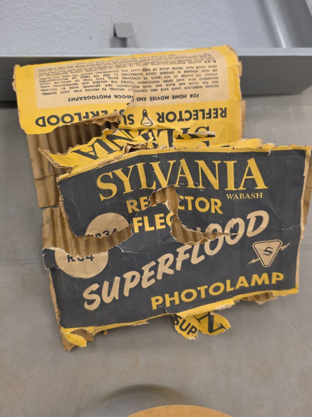 Vintage 1950s Sylvania R34 115-120V 375 Watt Movie Light and Box New Old Stock