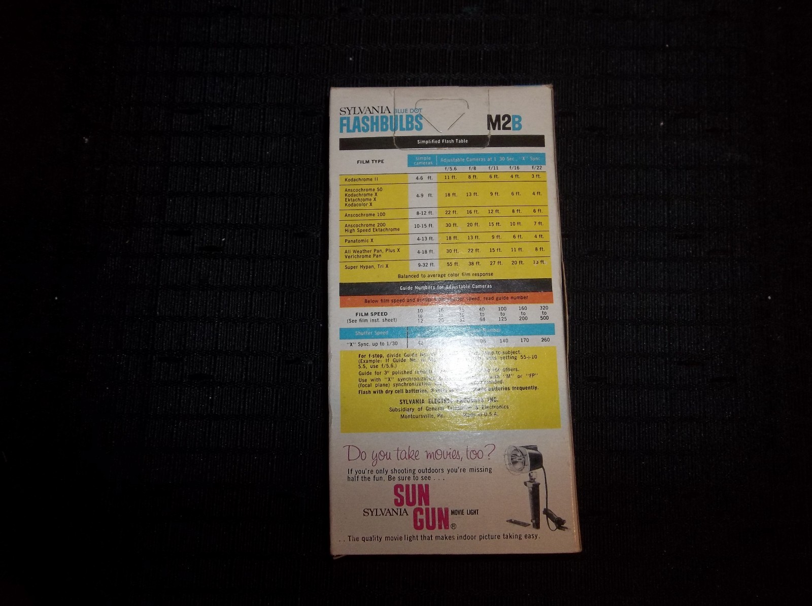9 Sylvania 1 GE M2B Flashbulbs in Original Box