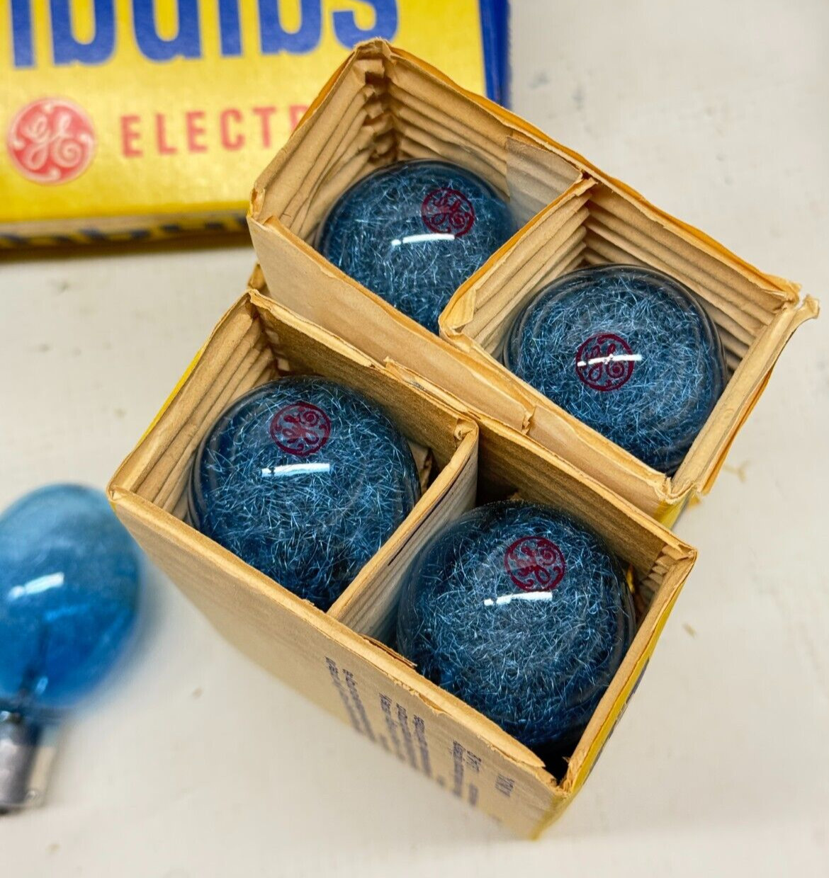 Vintage 5B Photography Flashbulbs 9 General Electric, 12 Westinghouse